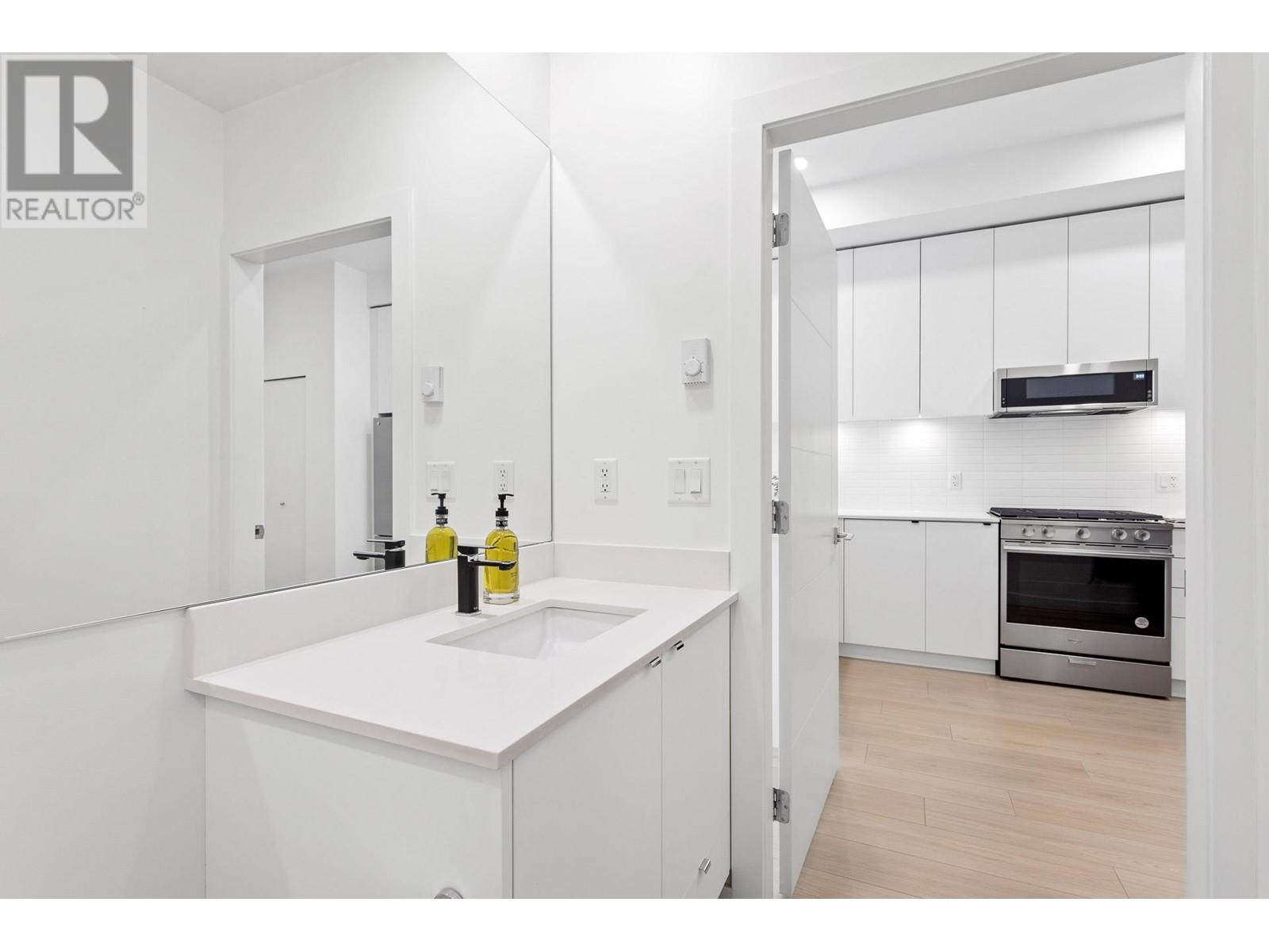 108 2345 Rindall Avenue, Port Coquitlam, British Columbia  V3C 1V3 - Photo 17 - R2985565