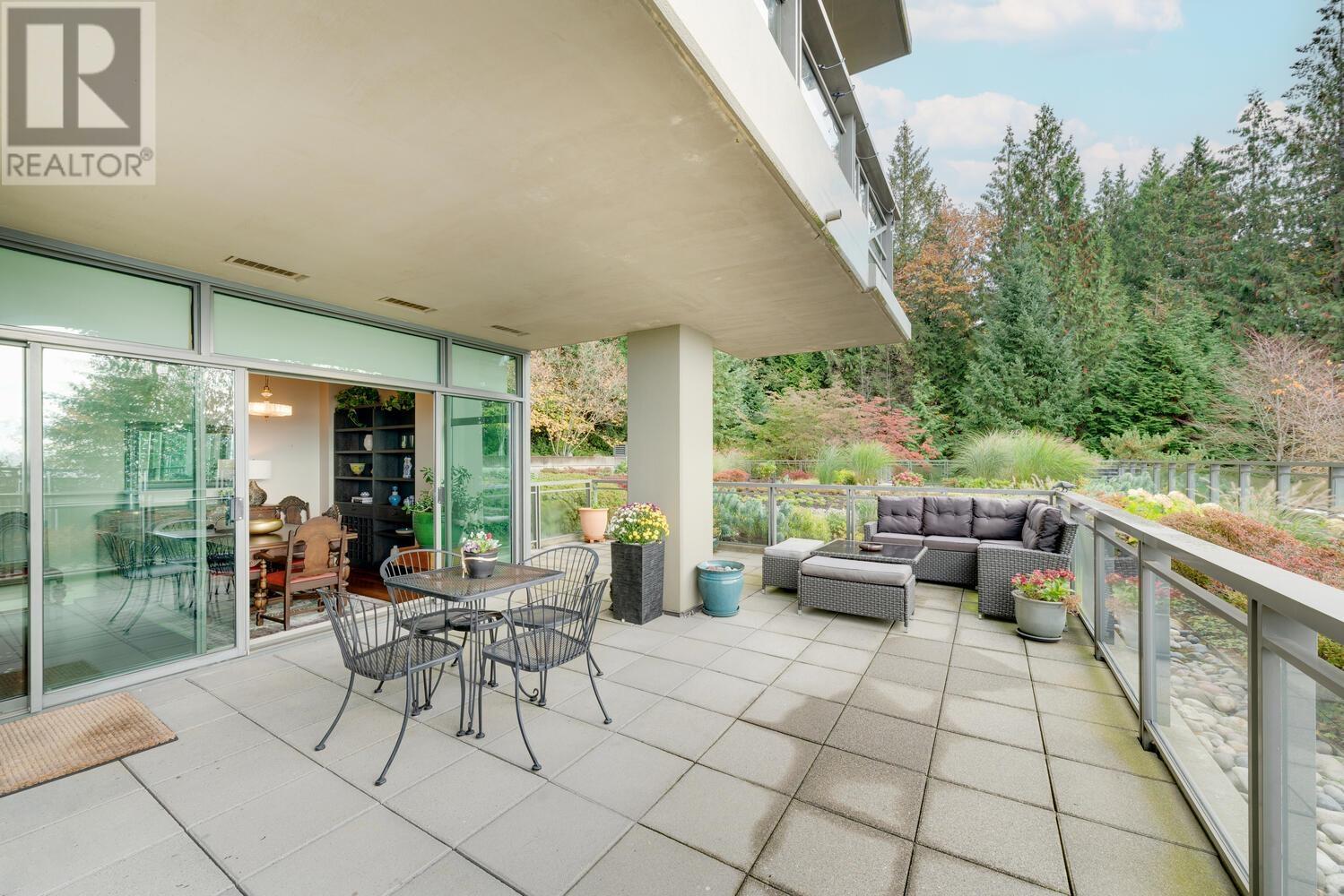 301 3315 Cypress Place, West Vancouver, British Columbia  V7S 3J7 - Photo 10 - R2985571