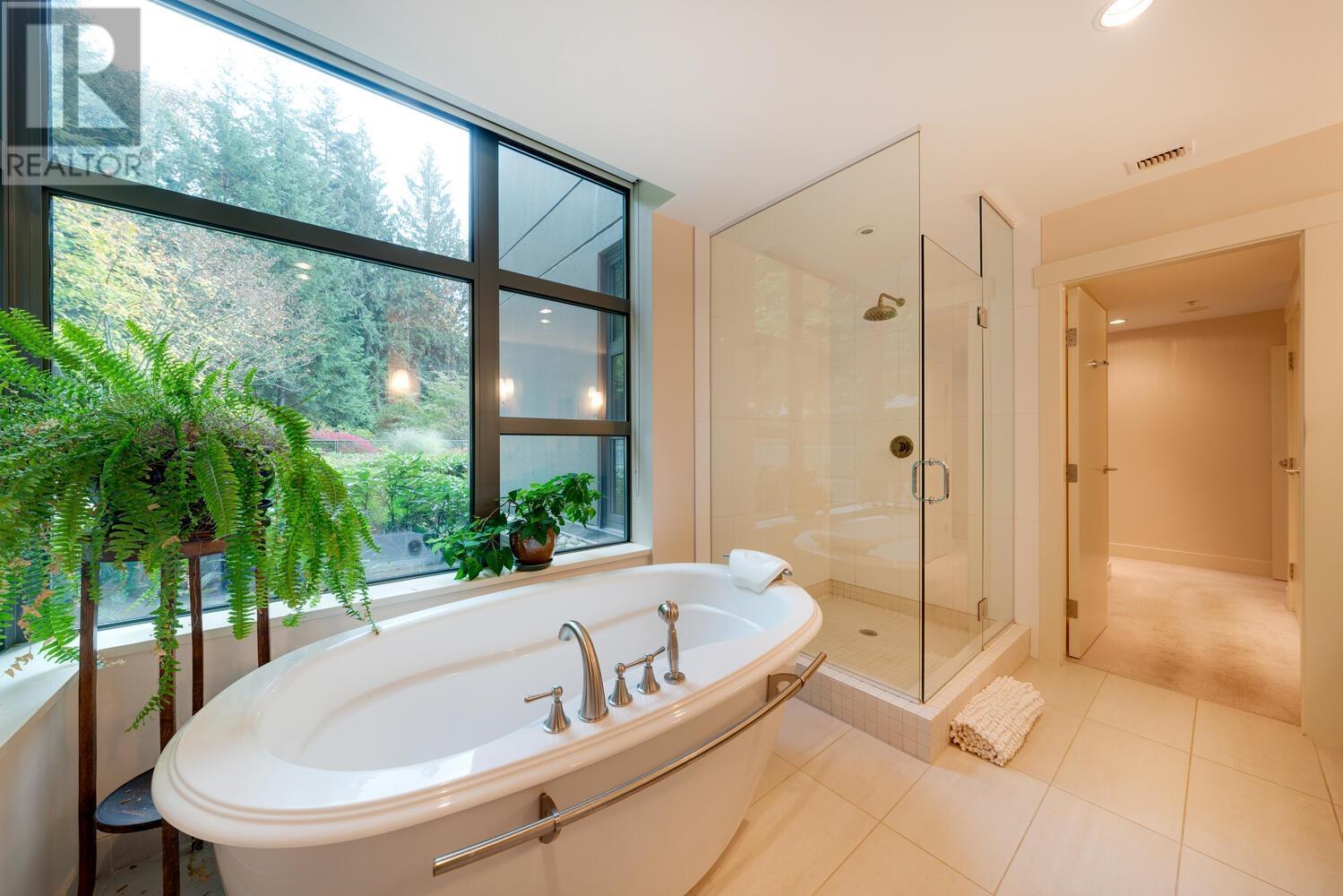 301 3315 Cypress Place, West Vancouver, British Columbia  V7S 3J7 - Photo 15 - R2985571