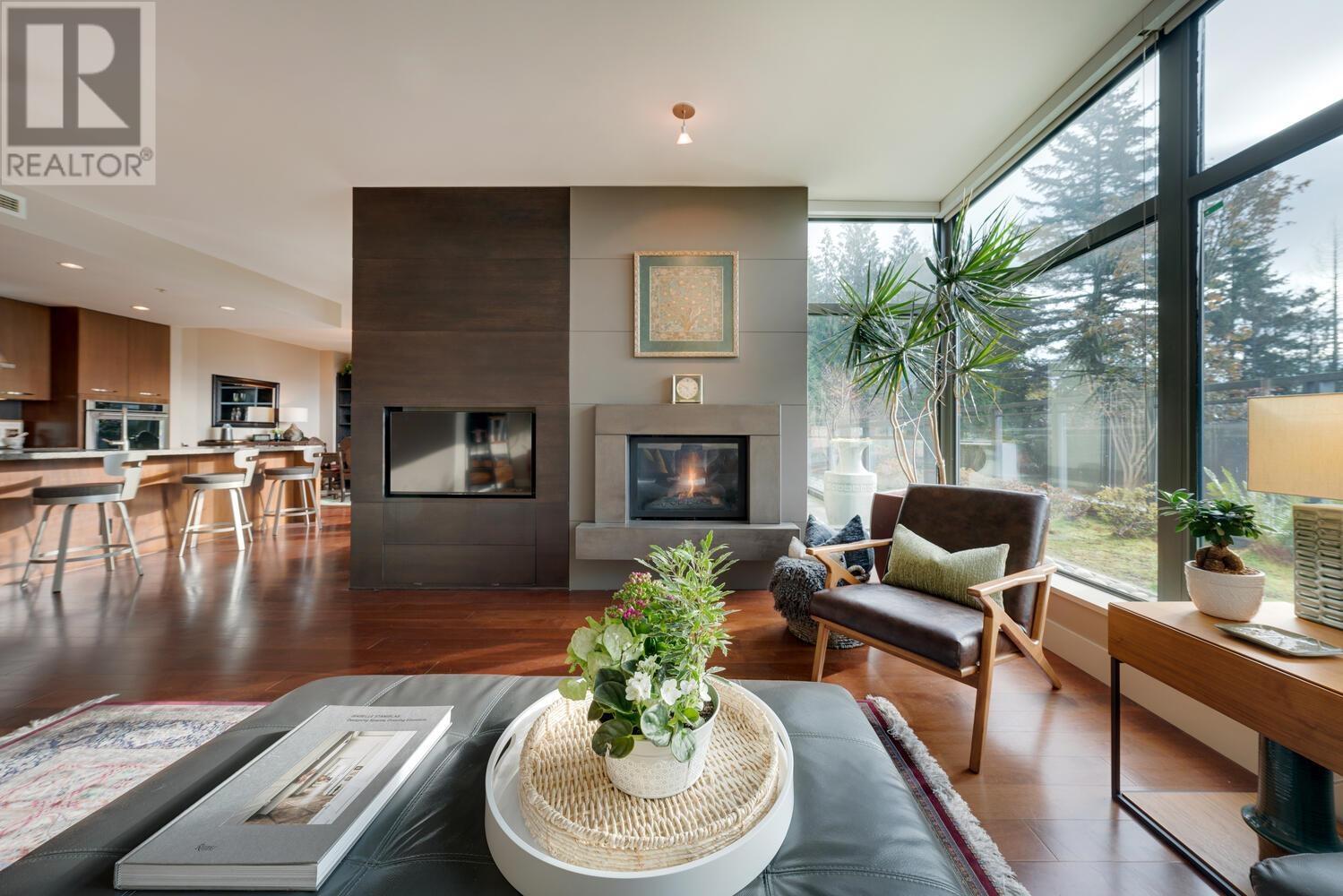 301 3315 Cypress Place, West Vancouver, British Columbia  V7S 3J7 - Photo 2 - R2985571