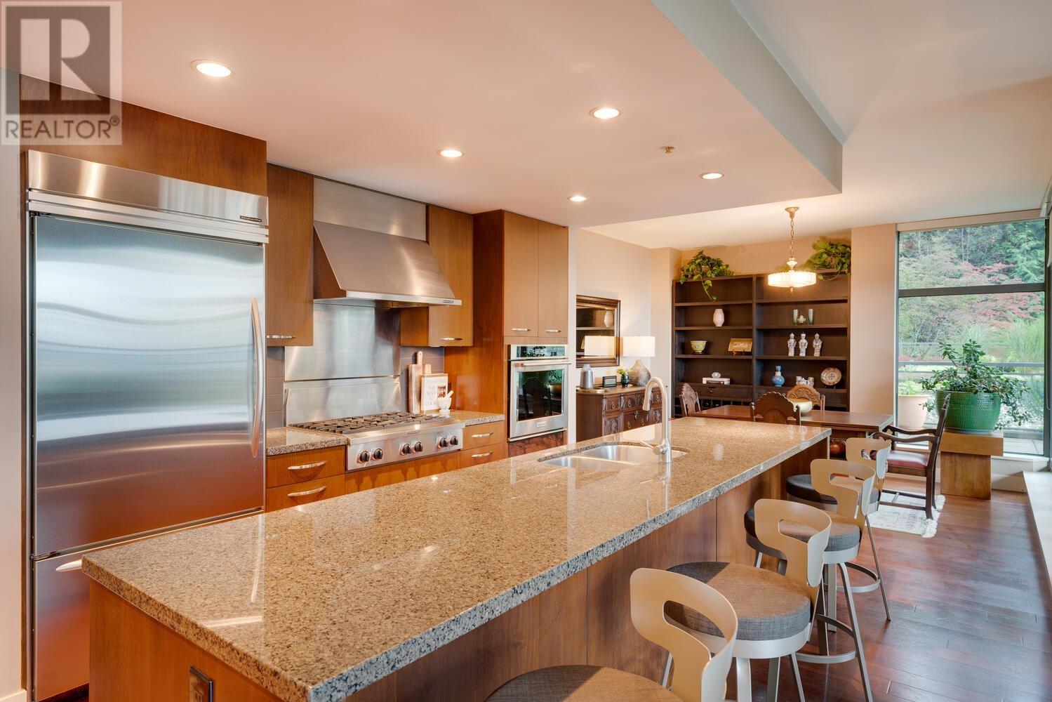 301 3315 Cypress Place, West Vancouver, British Columbia  V7S 3J7 - Photo 6 - R2985571