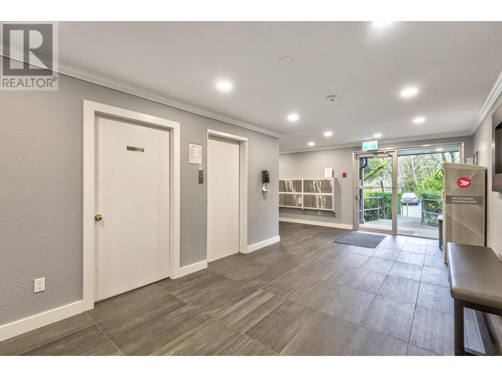 221 202 Westhill Place, Port Moody, British Columbia  V3H 1V2 - Photo 3 - R2985578