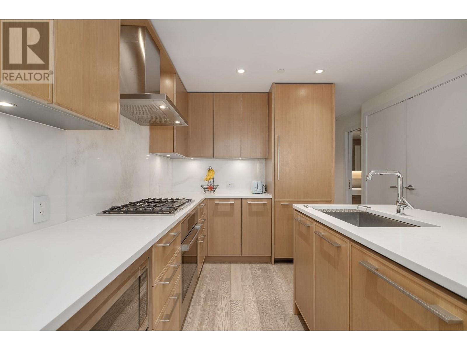 222 3220 Connaught Crescent, North Vancouver, British Columbia  V7R 0A5 - Photo 2 - R2985580