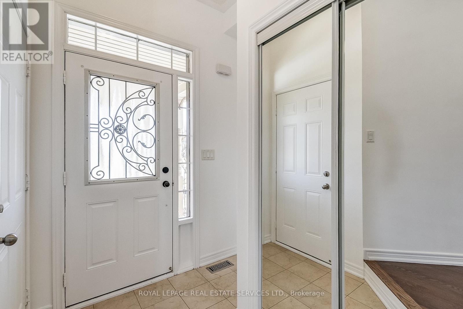 Property at 28 MEADOWGLEN BOULEVARD image 5