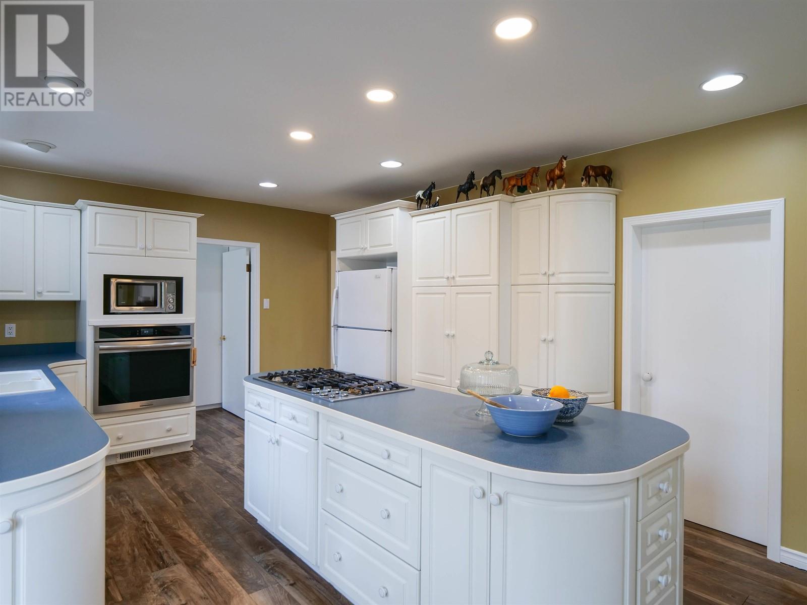 Property at 1163 MOFFAT AVENUE image 2
