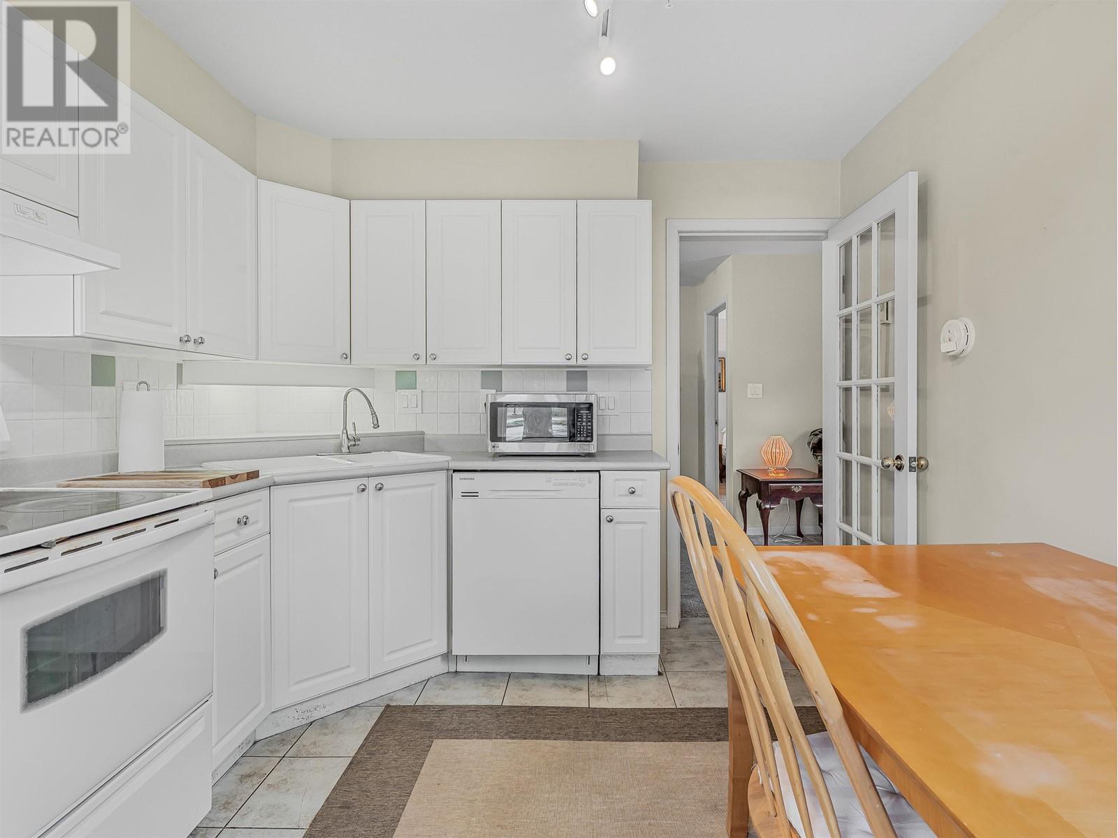 211 7117 Antrim Avenue, Burnaby, British Columbia  V5J 5K1 - Photo 10 - R2985612