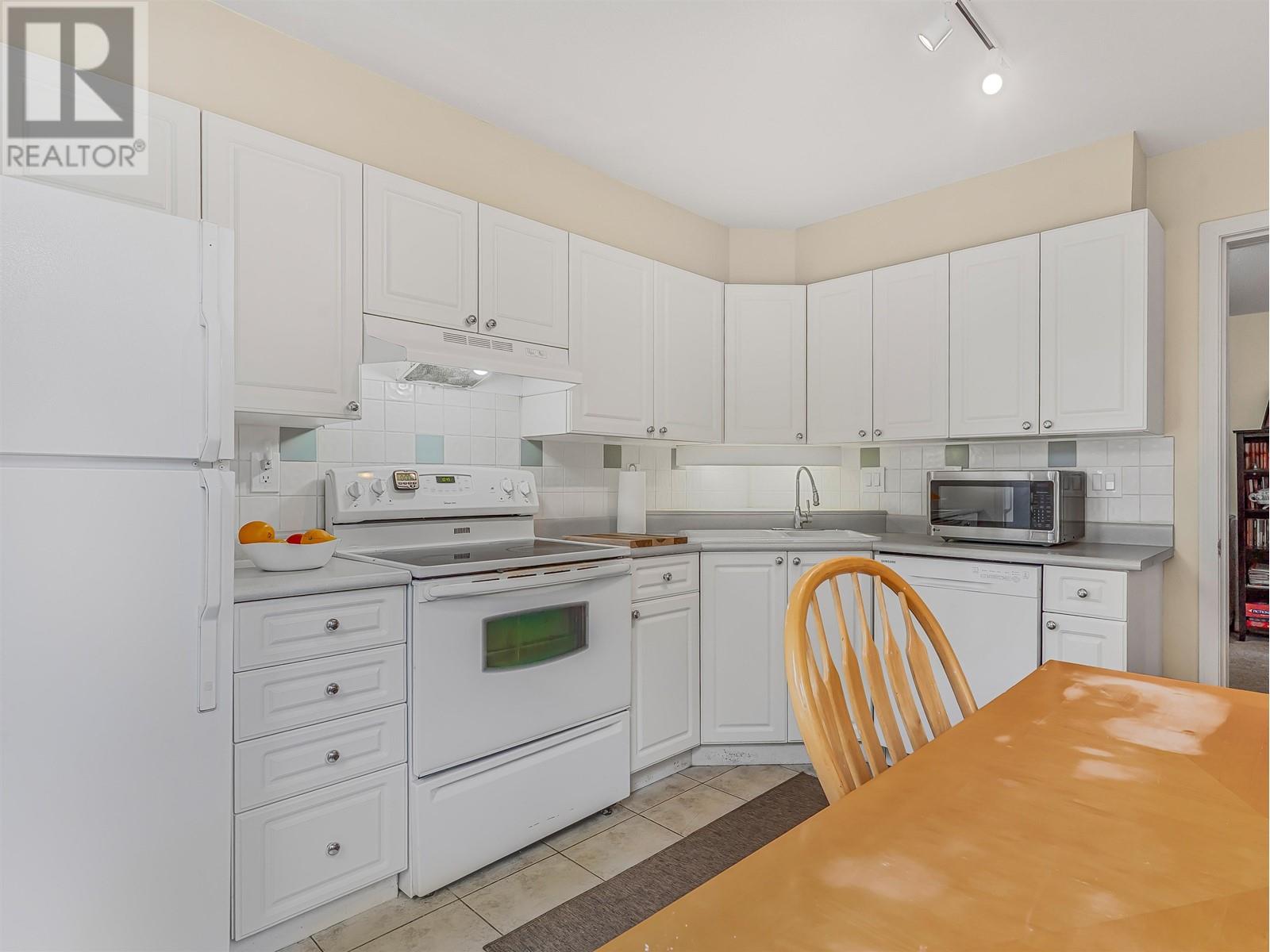 211 7117 Antrim Avenue, Burnaby, British Columbia  V5J 5K1 - Photo 11 - R2985612