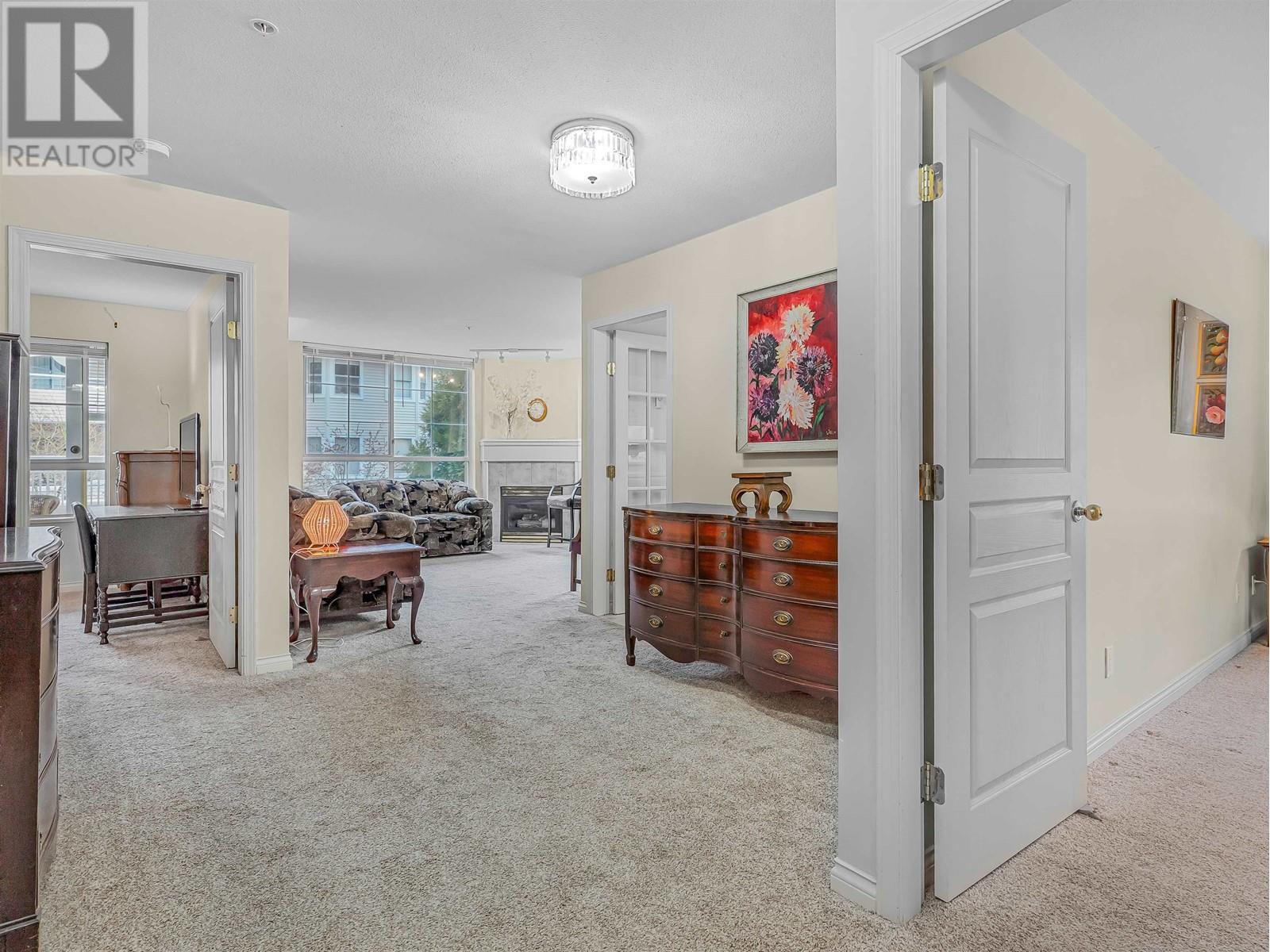 211 7117 Antrim Avenue, Burnaby, British Columbia  V5J 5K1 - Photo 2 - R2985612