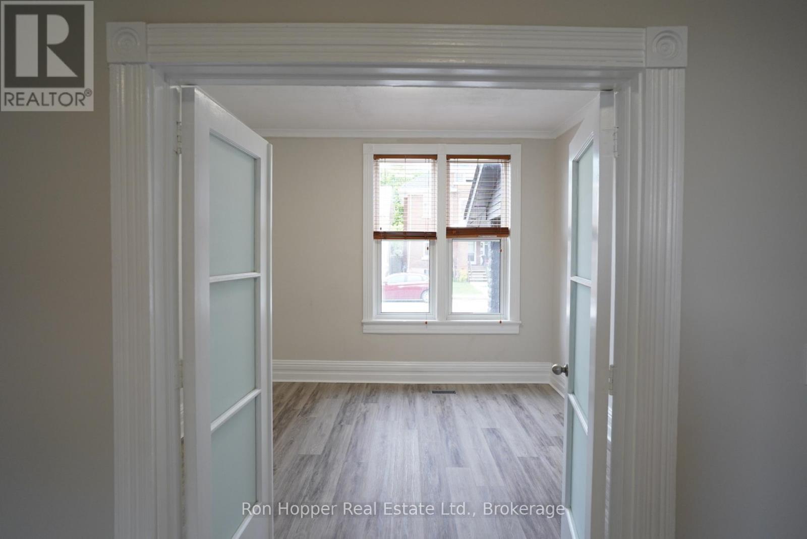 353 11th Street E, Owen Sound, Ontario  N4K 1V3 - Photo 4 - X12058283