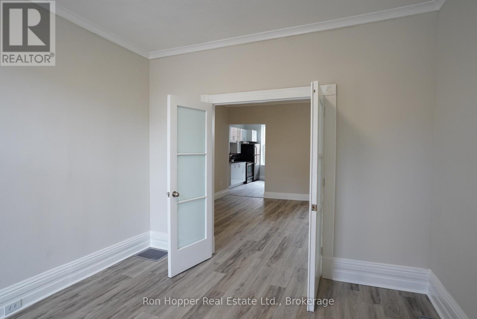 353 11th Street E, Owen Sound, Ontario  N4K 1V3 - Photo 5 - X12058283