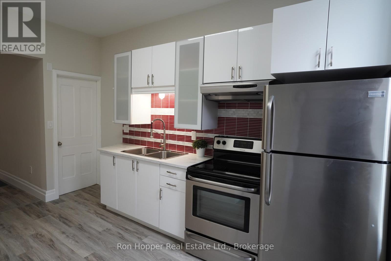 353 11th Street E, Owen Sound, Ontario  N4K 1V3 - Photo 9 - X12058283