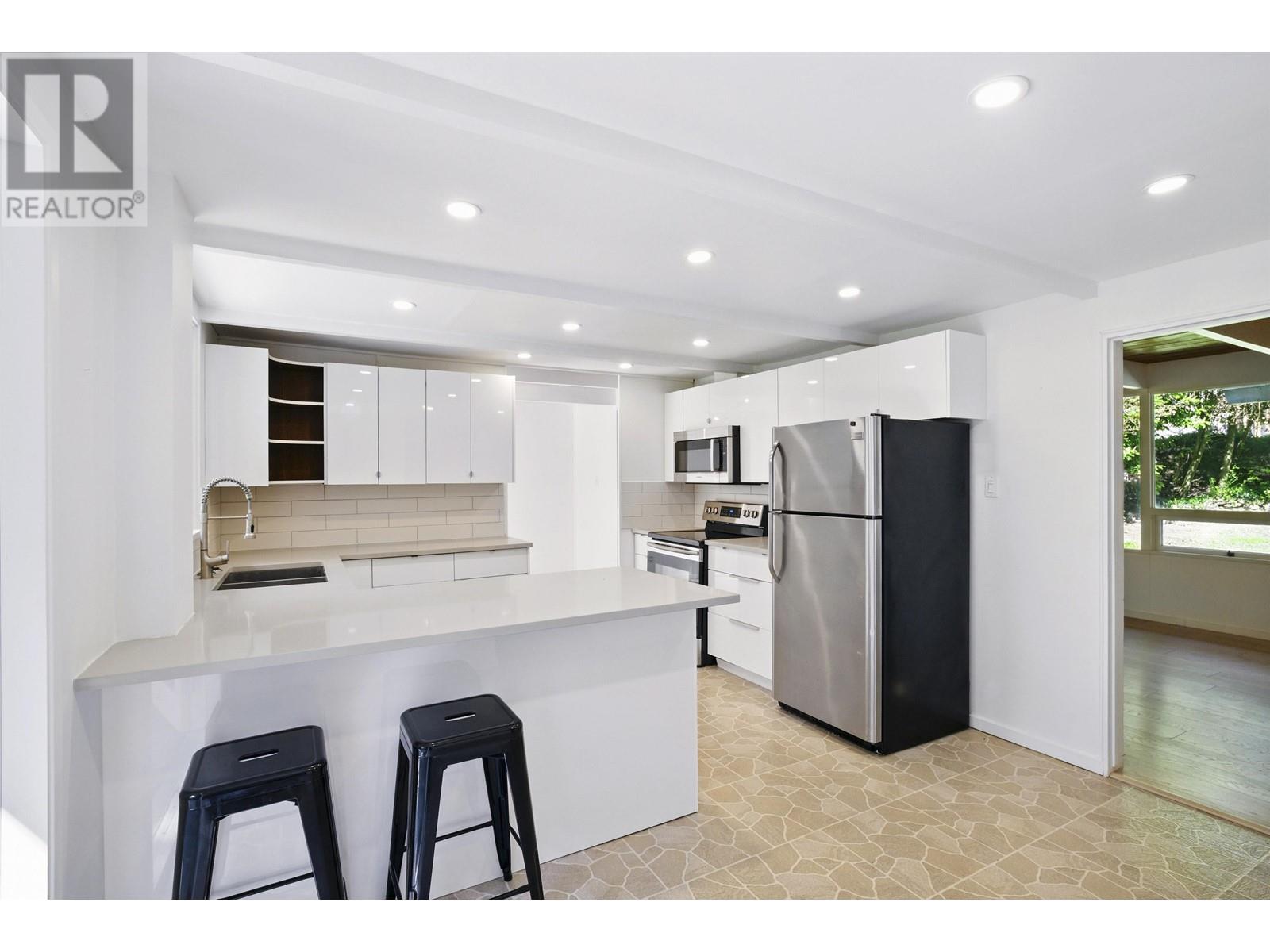937 Montroyal Boulevard, North Vancouver, British Columbia  V7R 2G9 - Photo 15 - R2985610