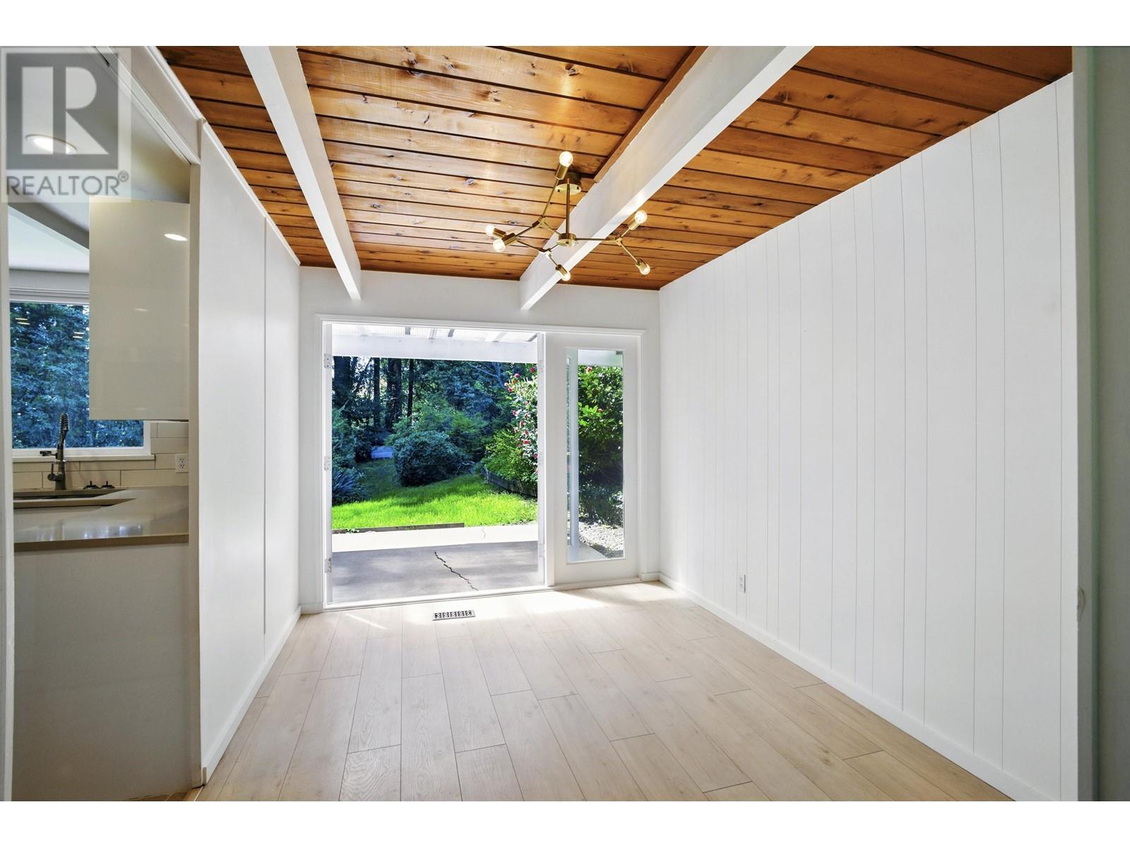 937 Montroyal Boulevard, North Vancouver, British Columbia  V7R 2G9 - Photo 16 - R2985610