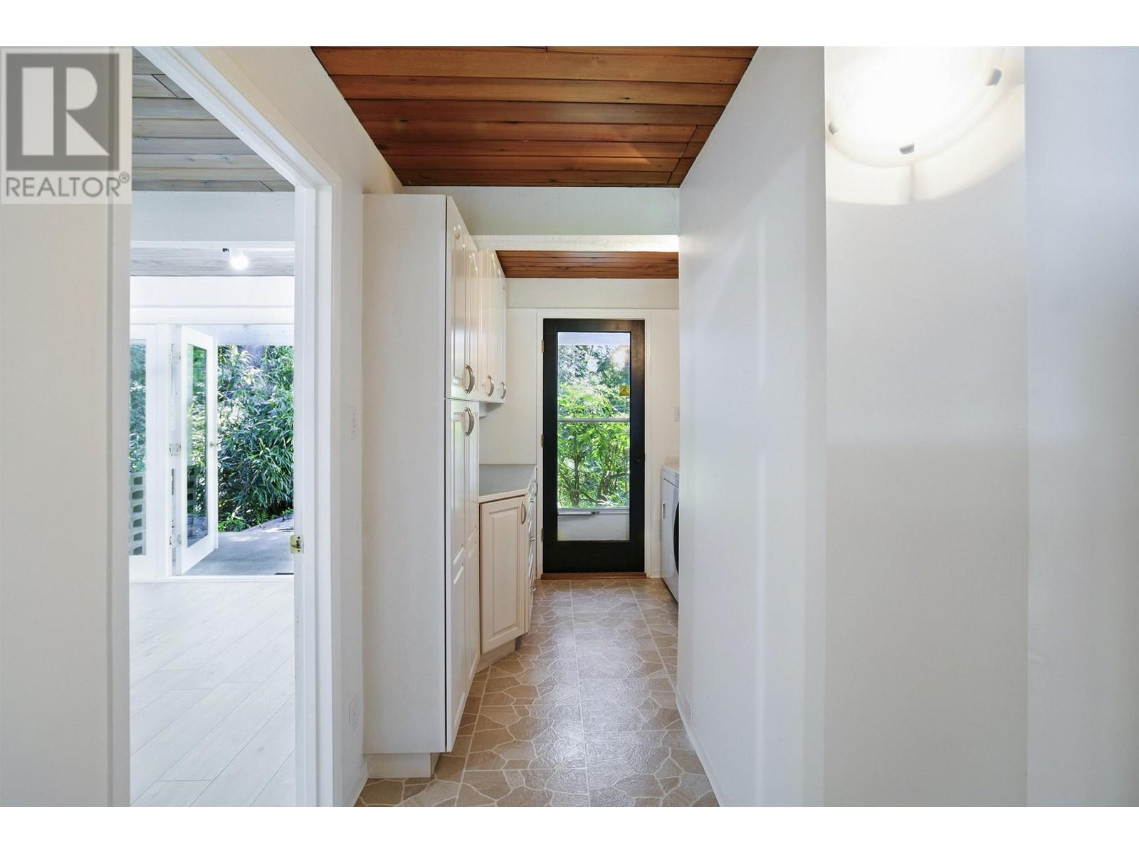 937 Montroyal Boulevard, North Vancouver, British Columbia  V7R 2G9 - Photo 17 - R2985610