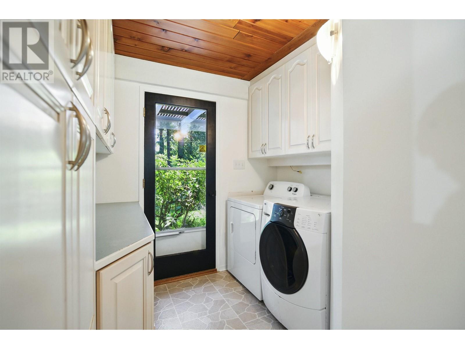 937 Montroyal Boulevard, North Vancouver, British Columbia  V7R 2G9 - Photo 18 - R2985610