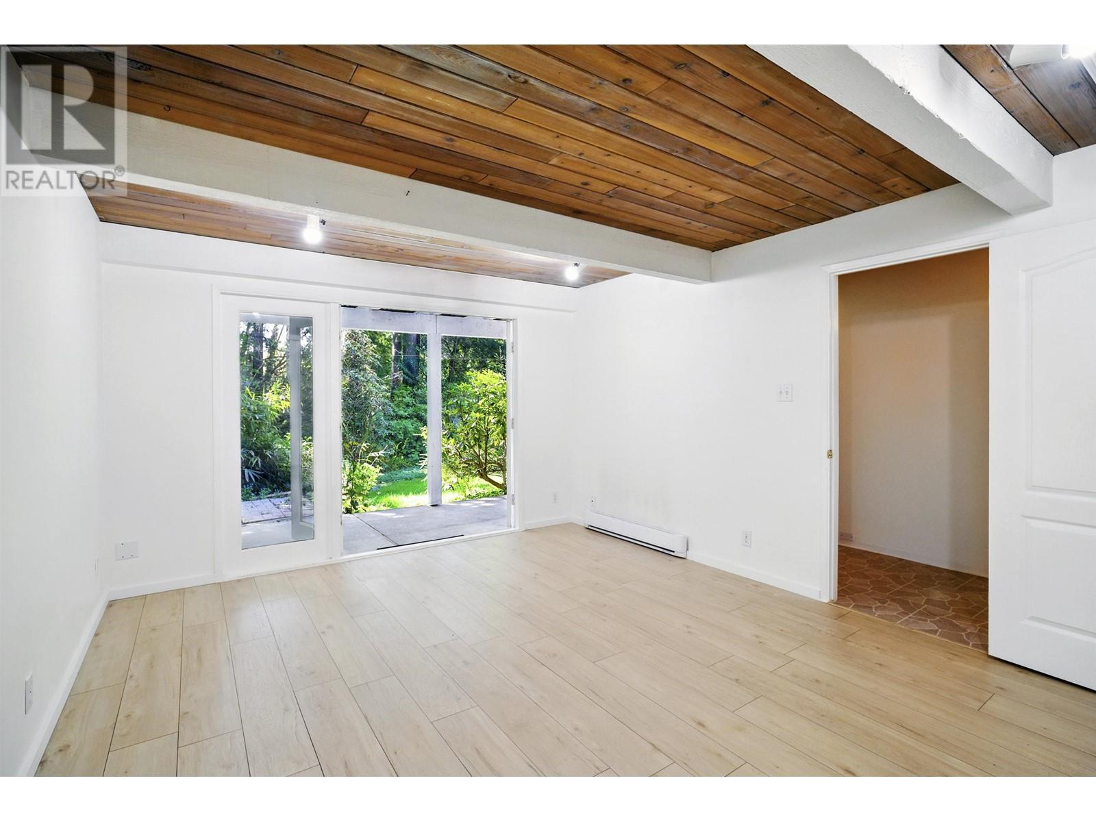 937 Montroyal Boulevard, North Vancouver, British Columbia  V7R 2G9 - Photo 19 - R2985610