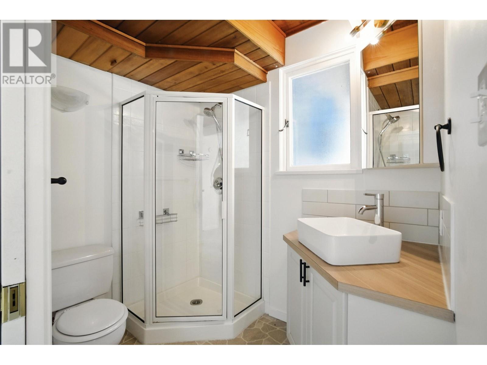 937 Montroyal Boulevard, North Vancouver, British Columbia  V7R 2G9 - Photo 22 - R2985610