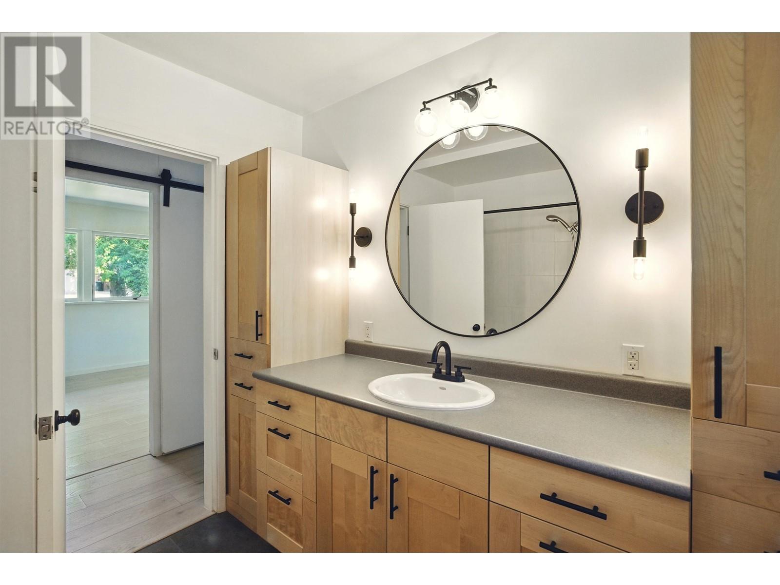 937 Montroyal Boulevard, North Vancouver, British Columbia  V7R 2G9 - Photo 24 - R2985610