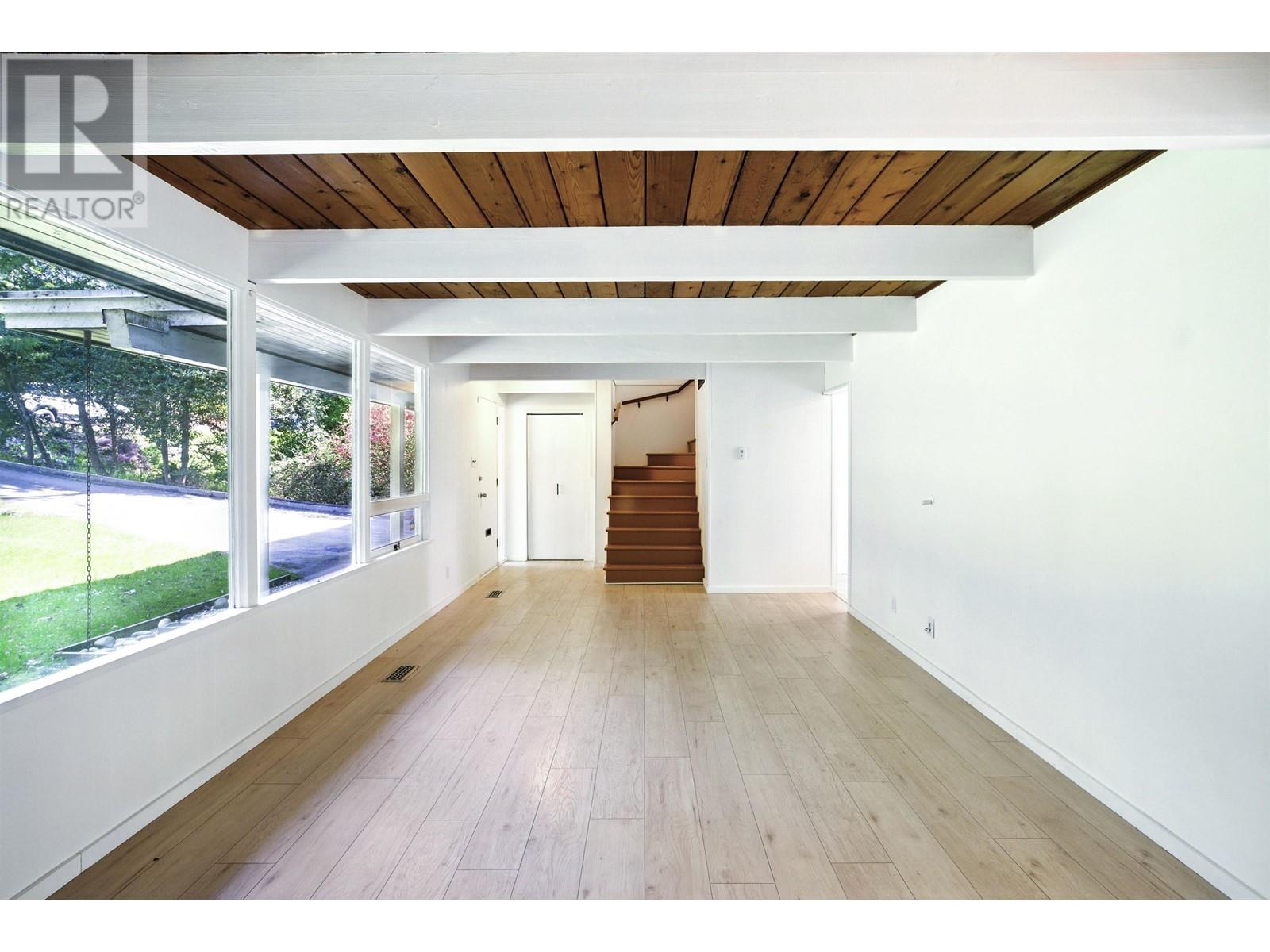 937 Montroyal Boulevard, North Vancouver, British Columbia  V7R 2G9 - Photo 6 - R2985610