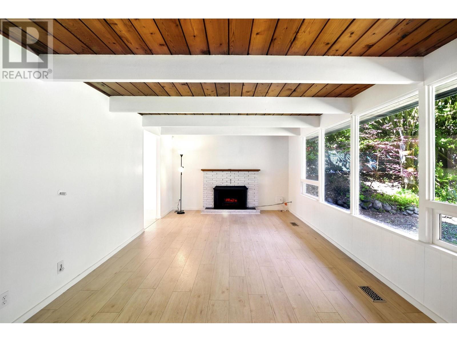 937 Montroyal Boulevard, North Vancouver, British Columbia  V7R 2G9 - Photo 7 - R2985610