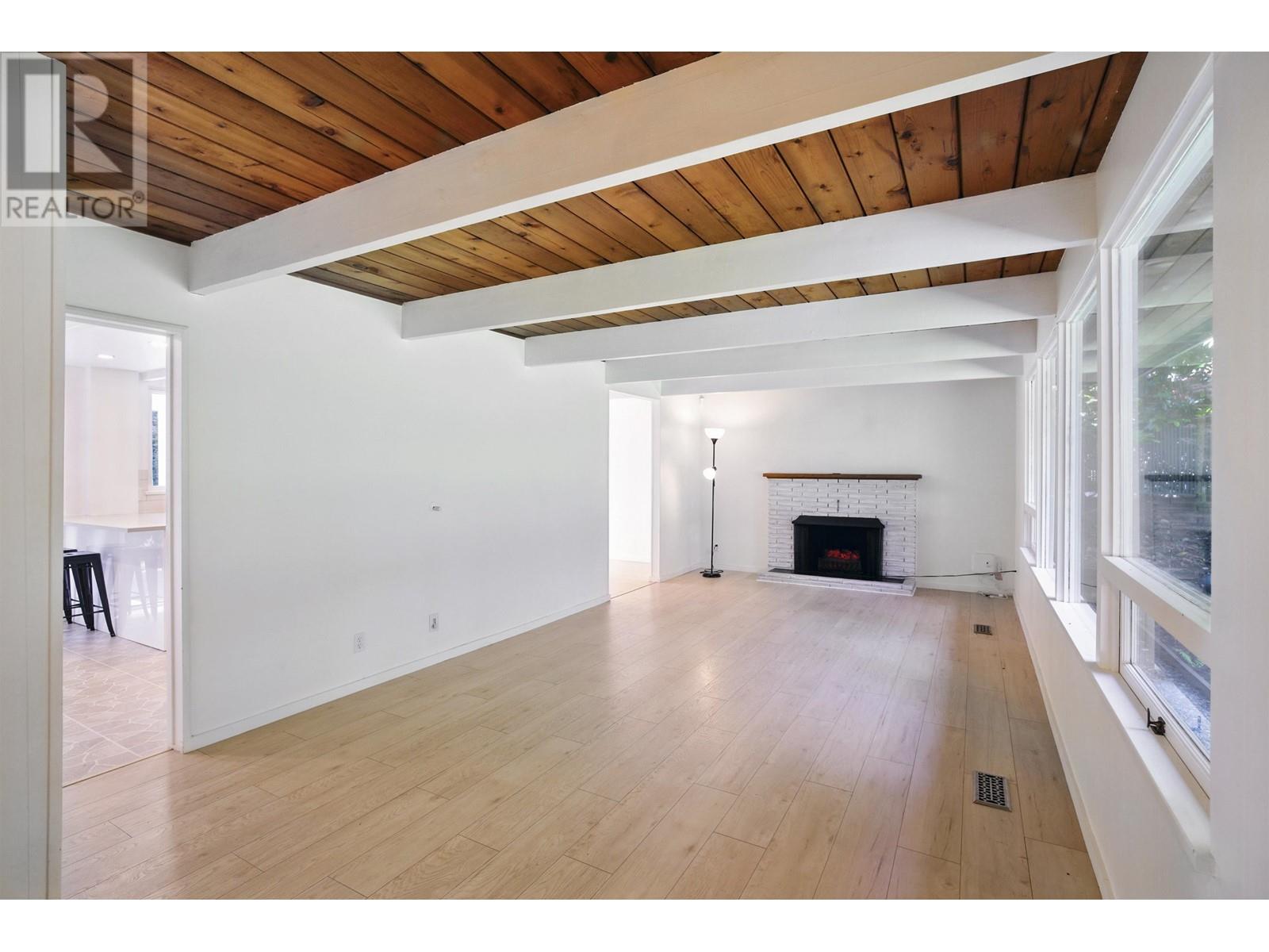 937 Montroyal Boulevard, North Vancouver, British Columbia  V7R 2G9 - Photo 8 - R2985610