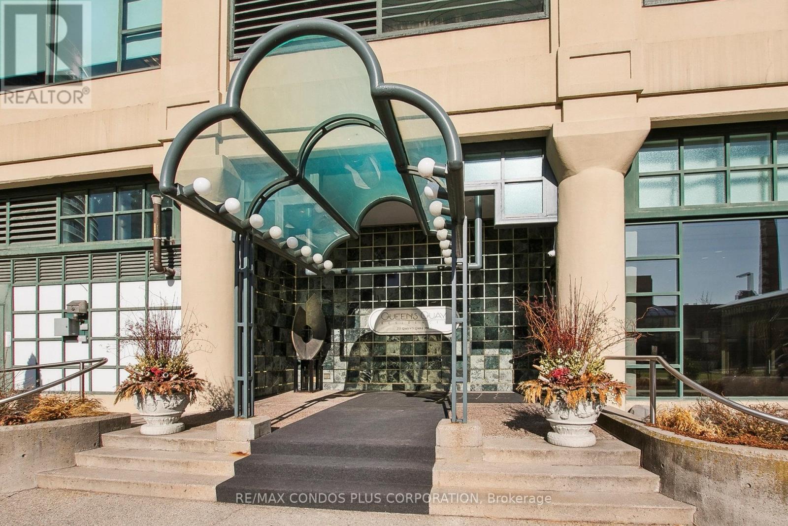 Property at 1013 - 211 QUEENS QUAY W image 1