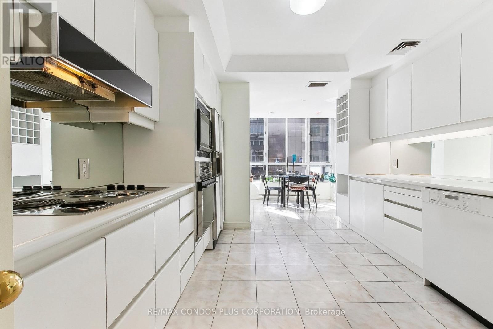1013 - 211 Queens Quay W, Toronto, Ontario  M5J 2M6 - Photo 13 - C12056862