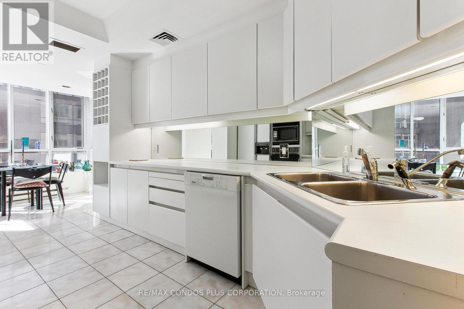 1013 - 211 Queens Quay W, Toronto, Ontario  M5J 2M6 - Photo 14 - C12056862