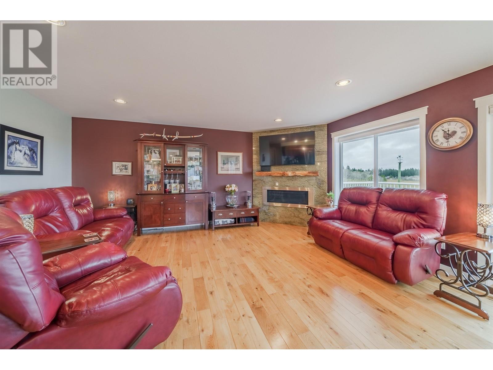 5072 Block Drive, 108 Mile Ranch, British Columbia  V0K 2Z0 - Photo 12 - R2983022