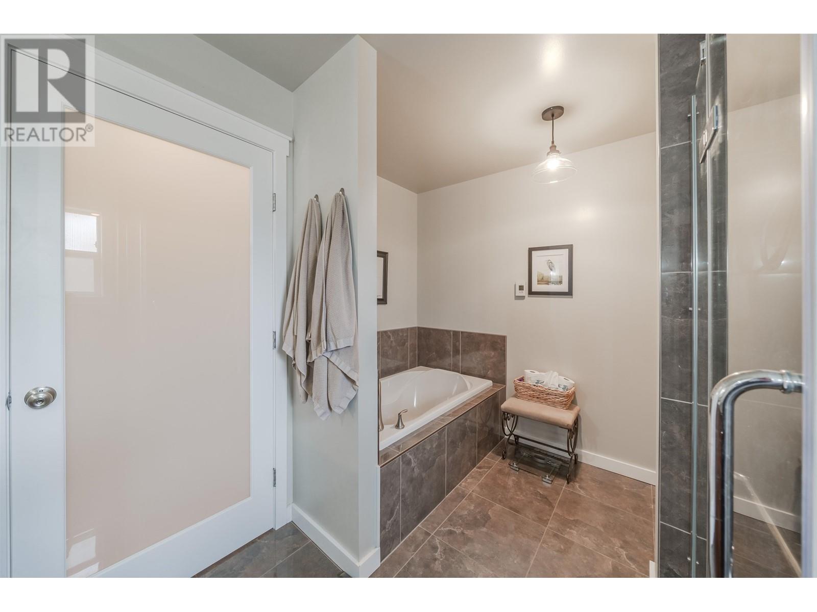 5072 Block Drive, 108 Mile Ranch, British Columbia  V0K 2Z0 - Photo 21 - R2983022