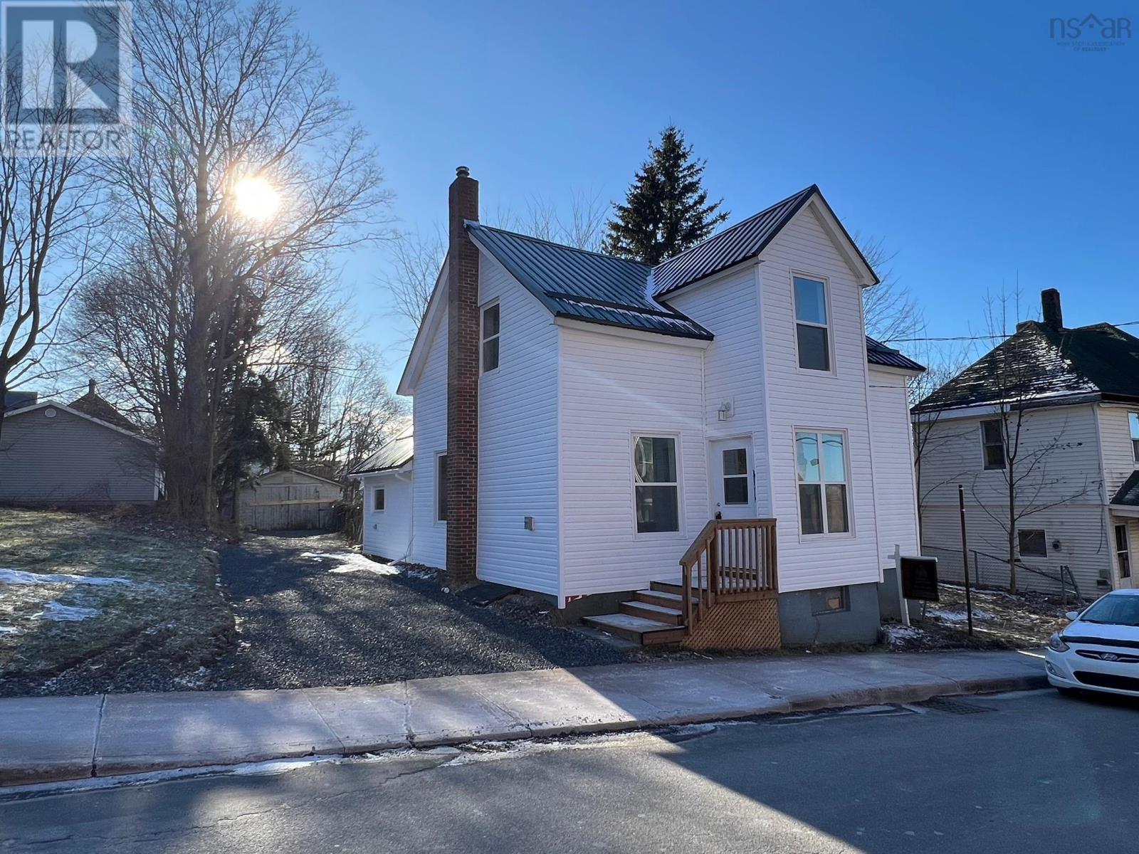 Property at 221 MacLean Street image 1