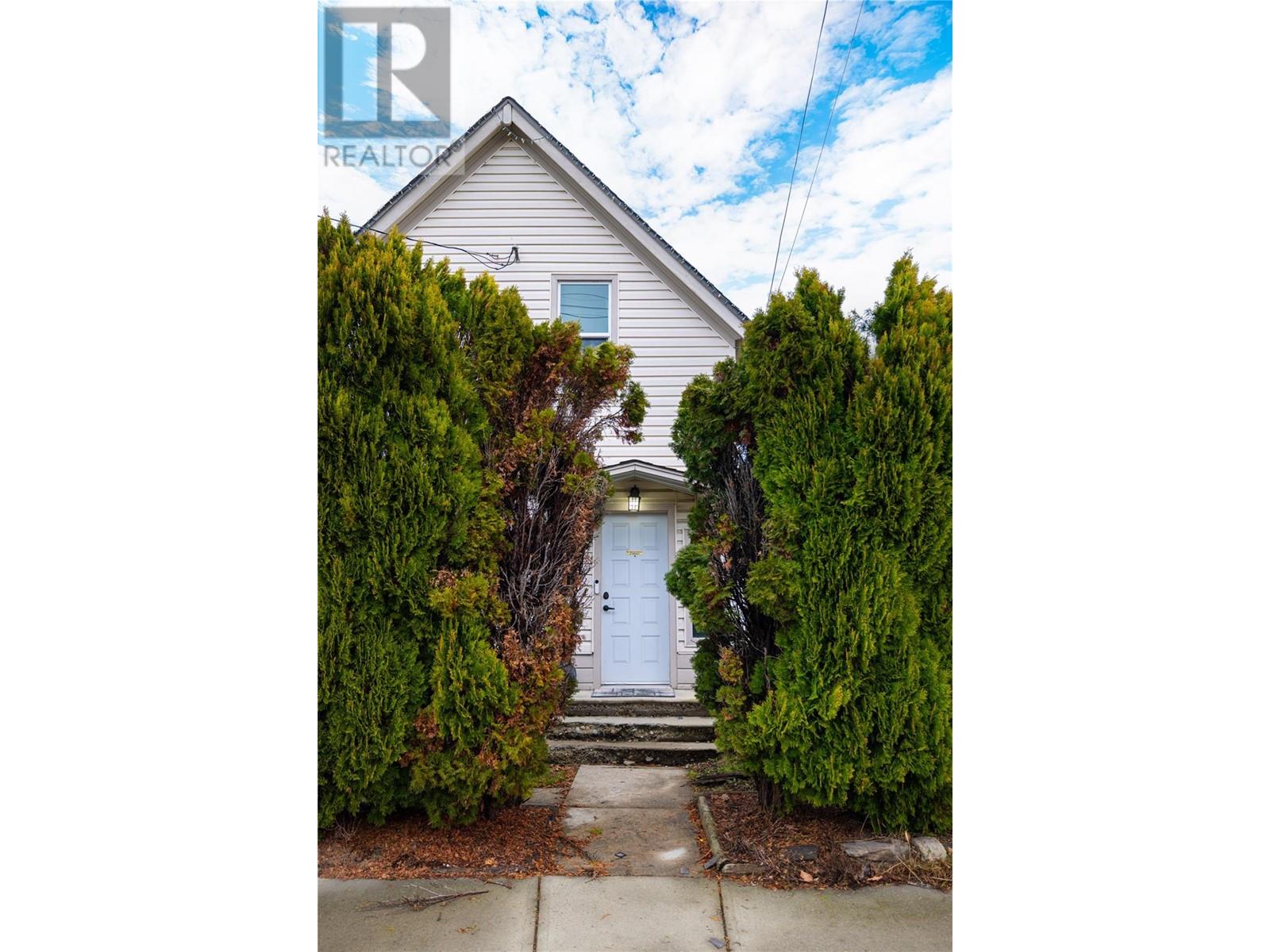 Property at 3009 26 Street image 4