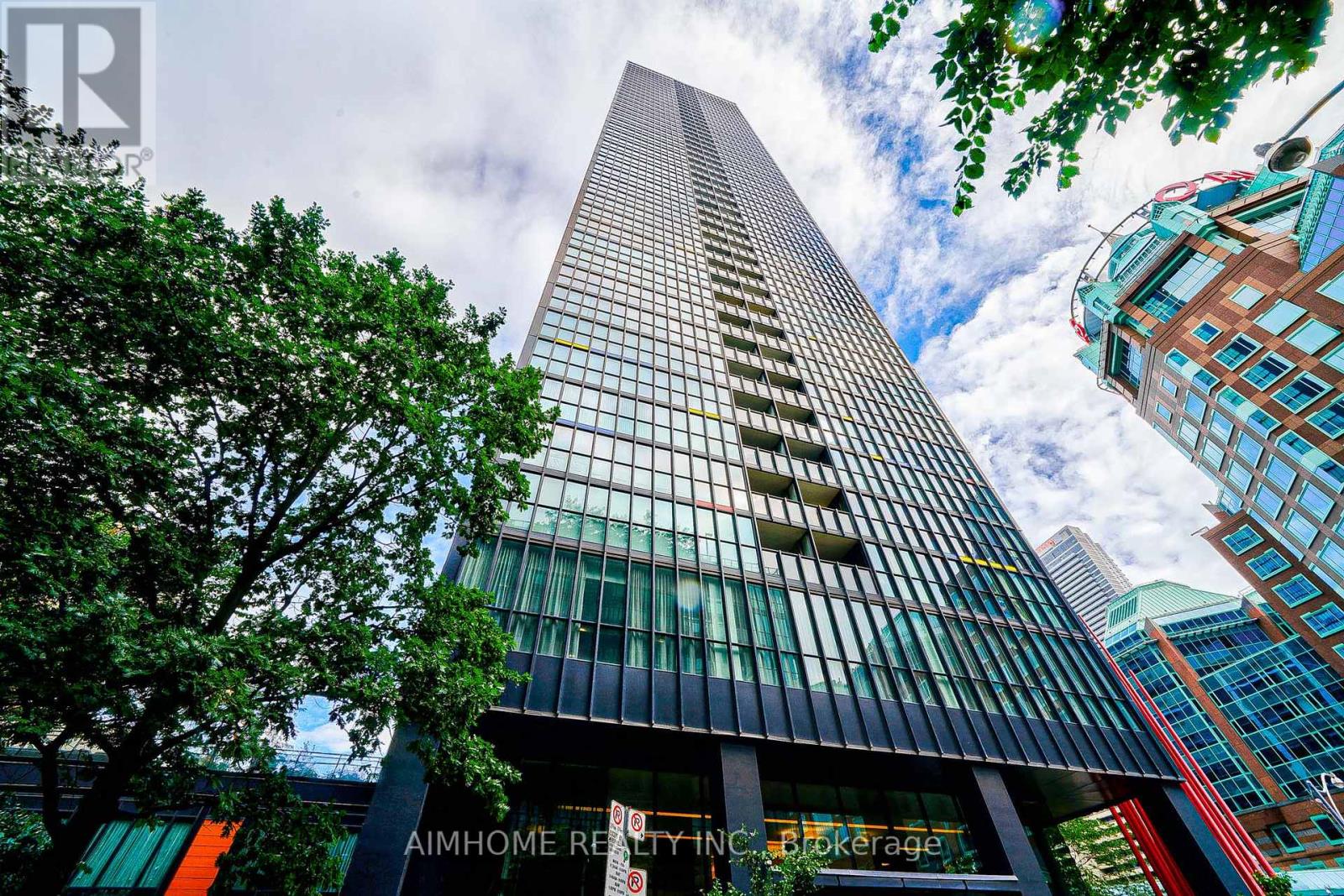 401 - 110 CHARLES STREET E, Toronto, Ontario