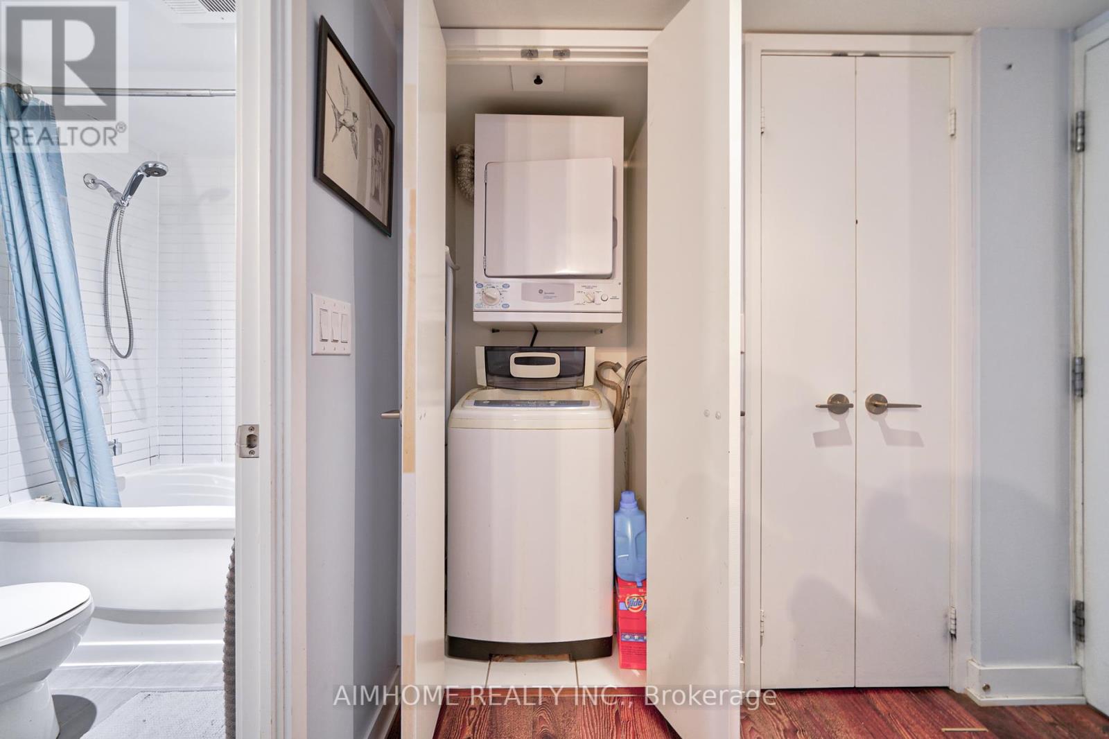 401 - 110 Charles Street E, Toronto, Ontario  M4Y 1T5 - Photo 7 - C12058423