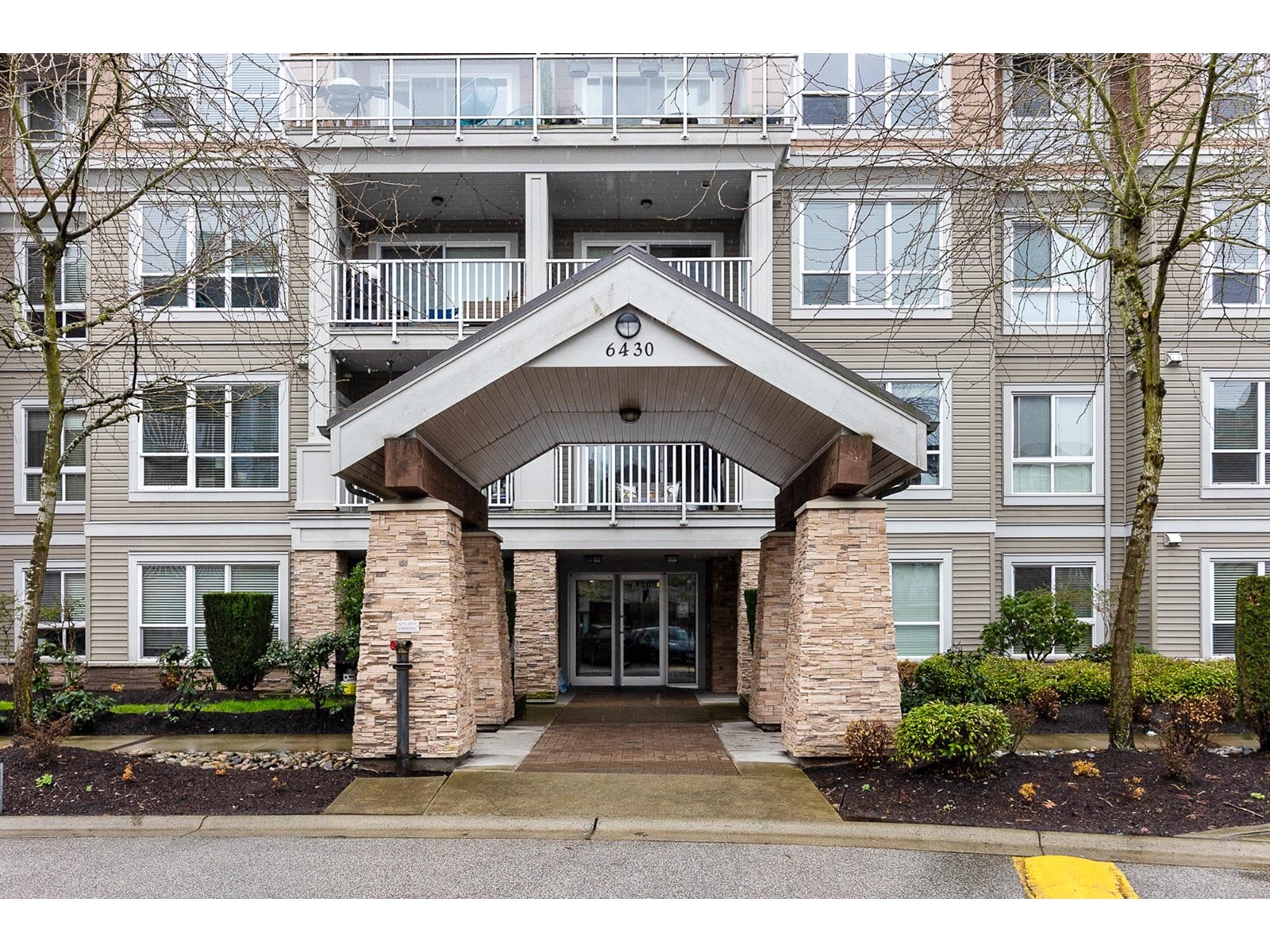 206 6430 194 Street, Surrey, British Columbia  V4N 6J7 - Photo 1 - R2985300