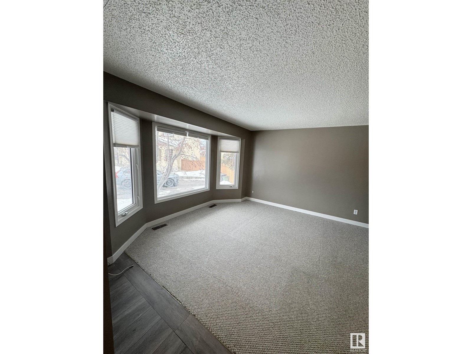 Property at 11019 162A AV NW image 4