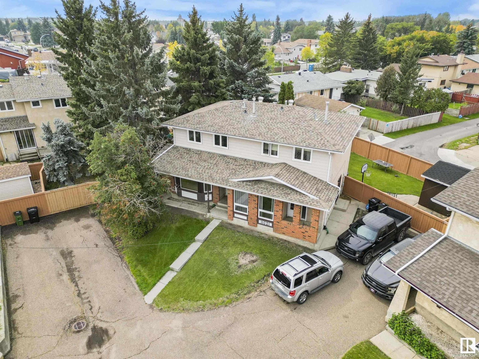 Property at 11019 162A AV NW image 2