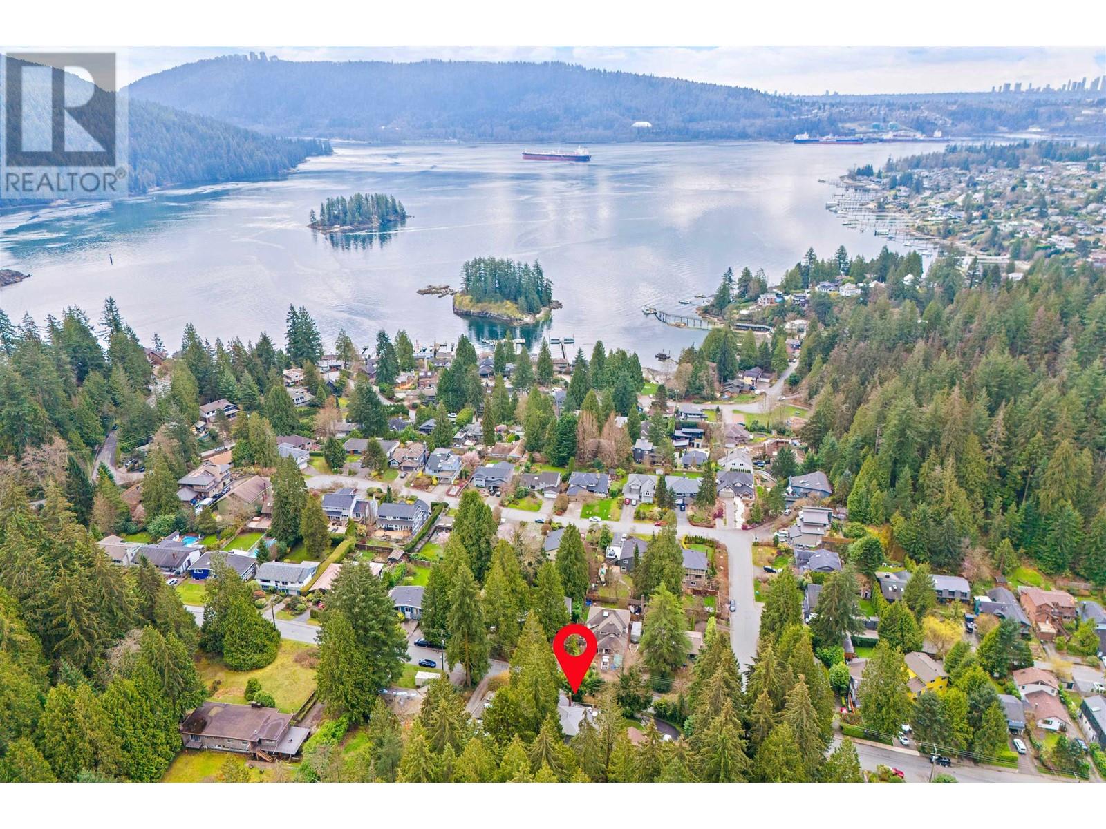 4622 Cove Cliff Road, North Vancouver, British Columbia  V7G 1H6 - Photo 6 - R2985603