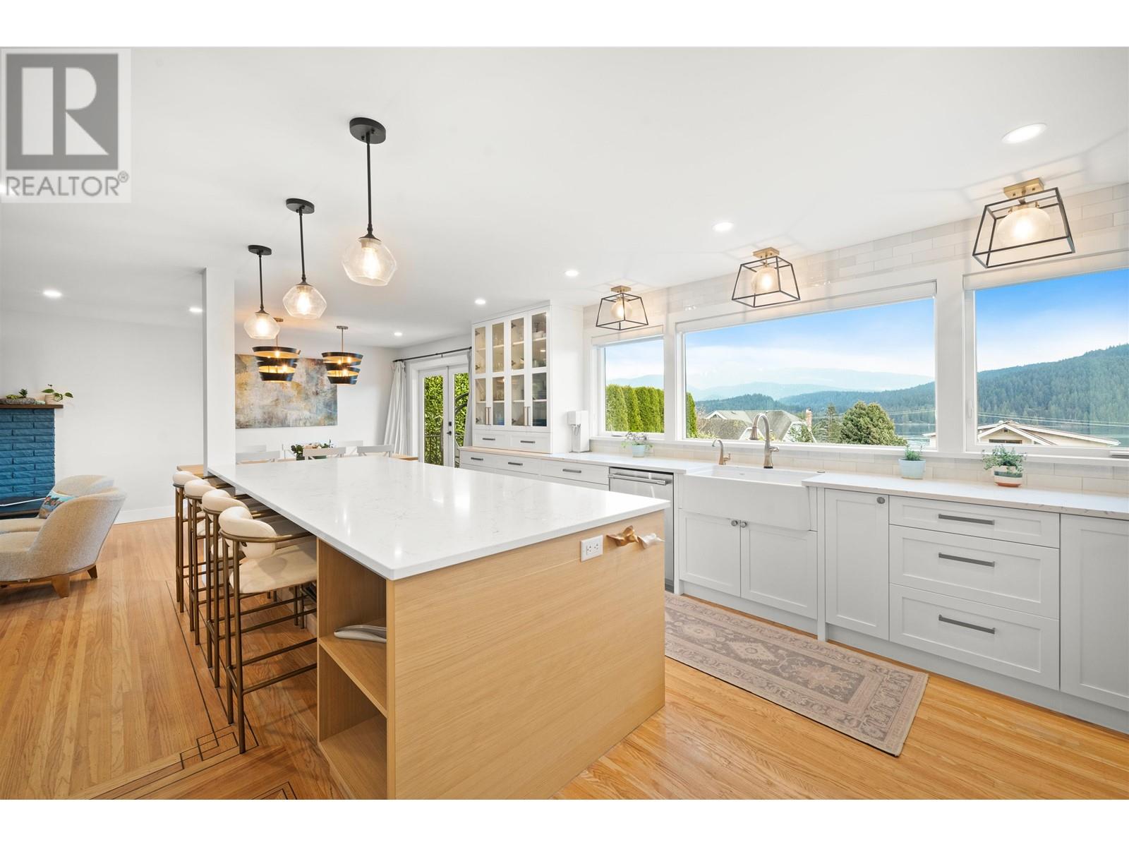 542 N Dollarton Highway, North Vancouver, British Columbia  V7G 1N2 - Photo 8 - R2985604