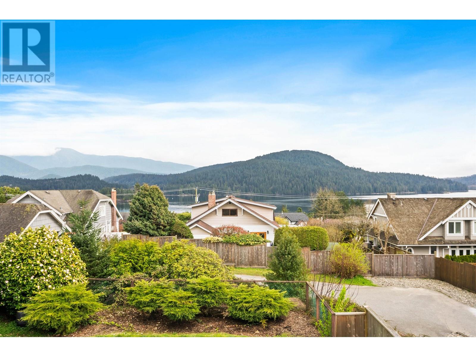 542 N Dollarton Highway, North Vancouver, British Columbia  V7G 1N2 - Photo 6 - R2985604