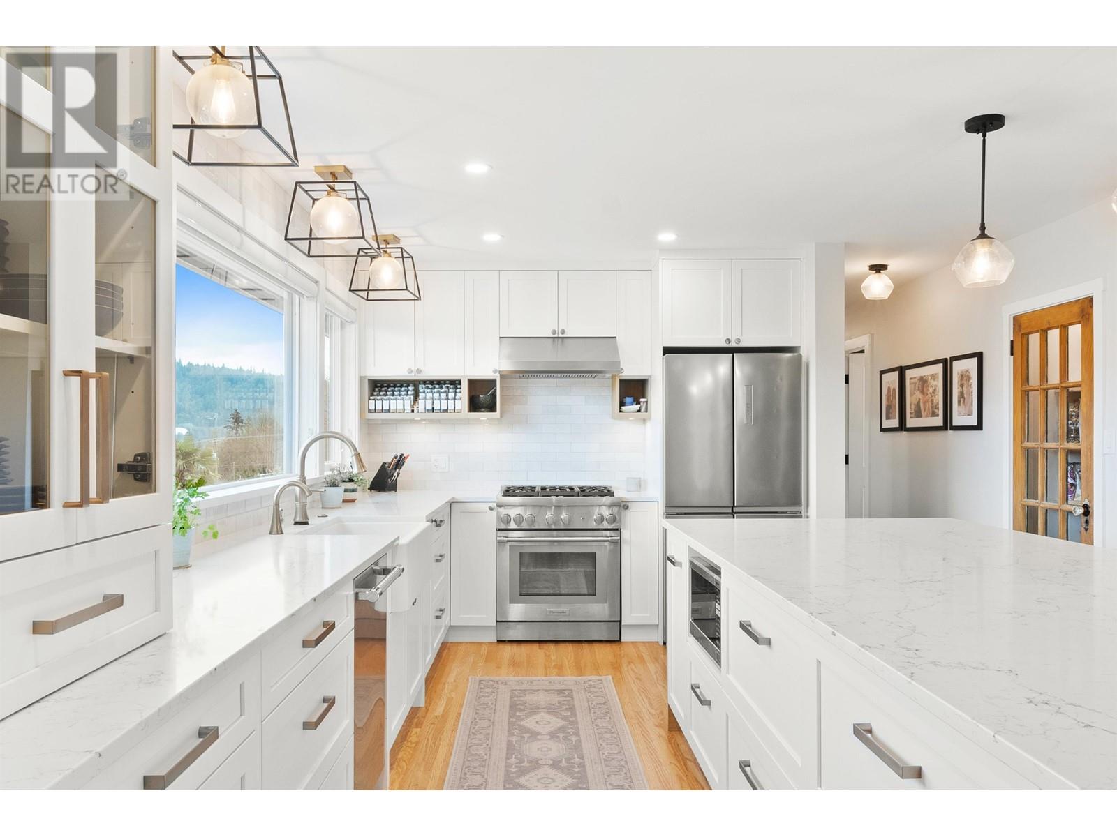 542 N Dollarton Highway, North Vancouver, British Columbia  V7G 1N2 - Photo 9 - R2985604