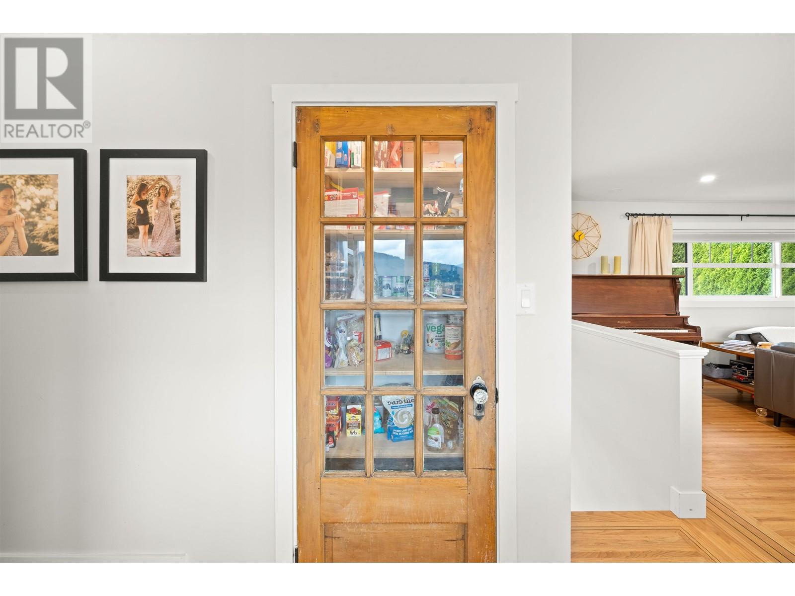 542 N Dollarton Highway, North Vancouver, British Columbia  V7G 1N2 - Photo 11 - R2985604