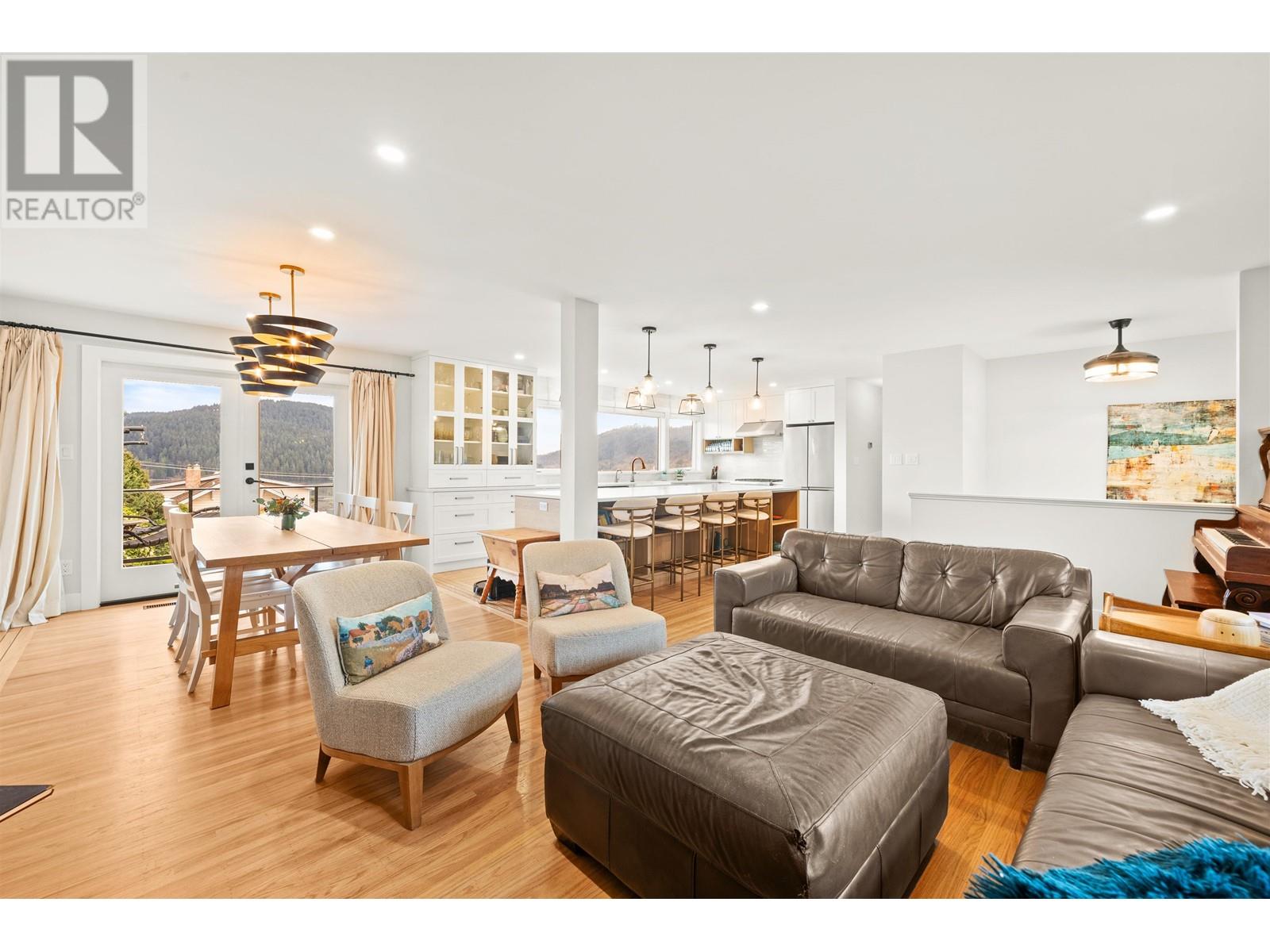 542 N Dollarton Highway, North Vancouver, British Columbia  V7G 1N2 - Photo 13 - R2985604