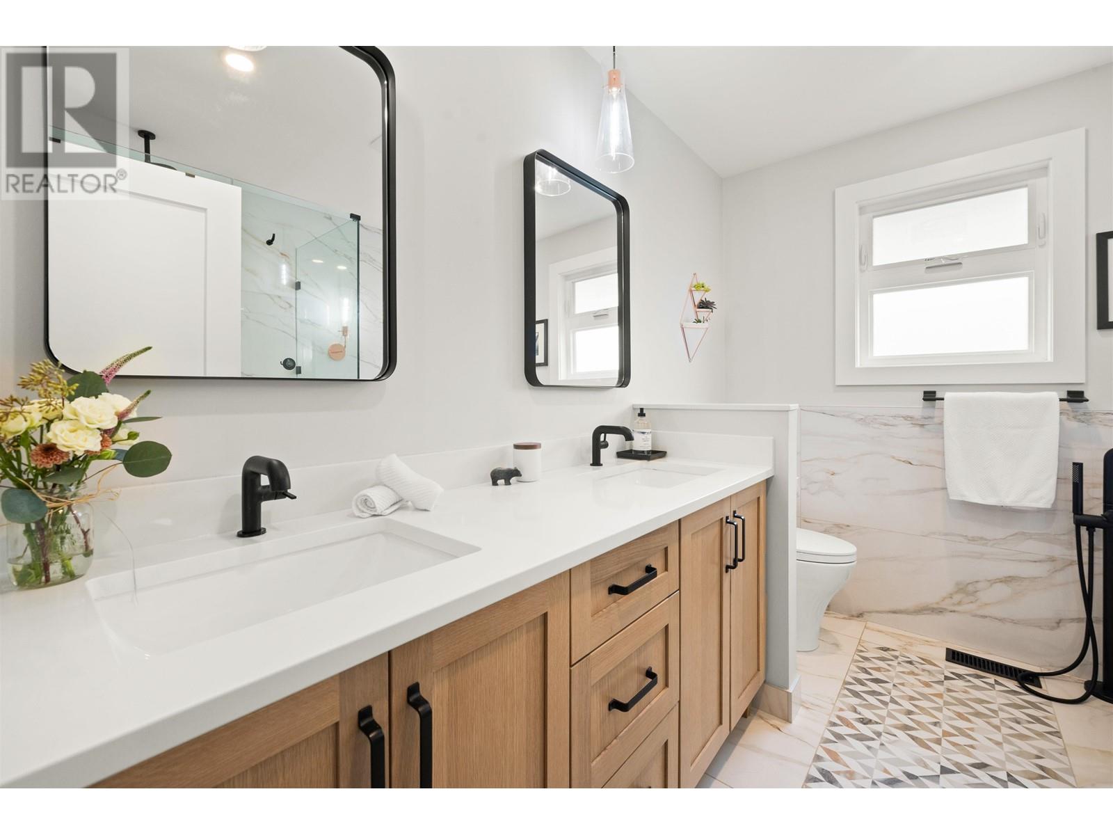 542 N Dollarton Highway, North Vancouver, British Columbia  V7G 1N2 - Photo 21 - R2985604