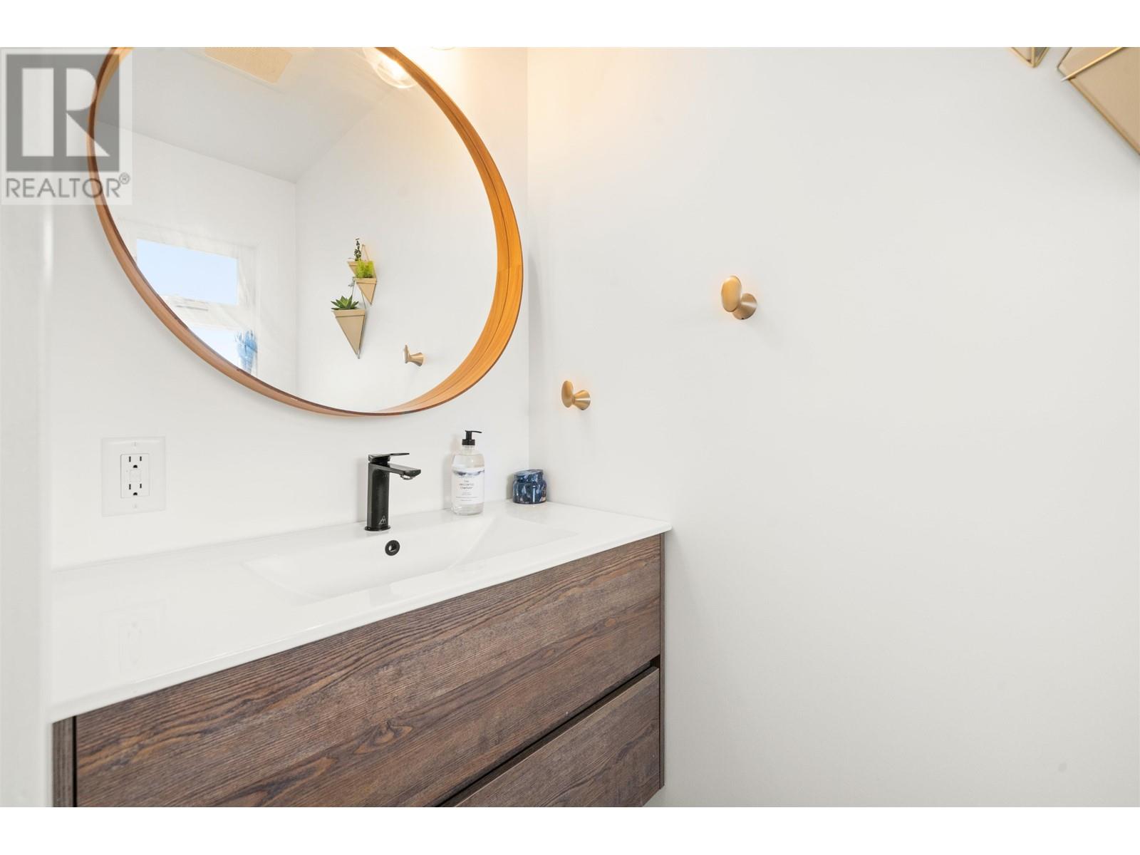 542 N Dollarton Highway, North Vancouver, British Columbia  V7G 1N2 - Photo 18 - R2985604