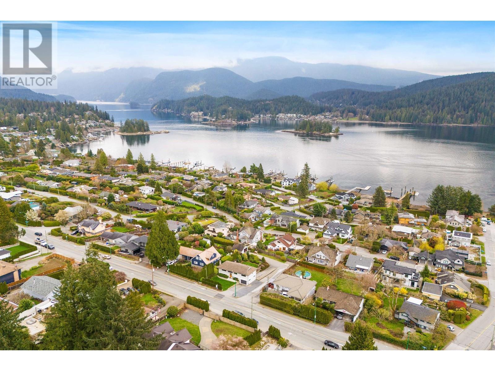 542 N Dollarton Highway, North Vancouver, British Columbia  V7G 1N2 - Photo 39 - R2985604