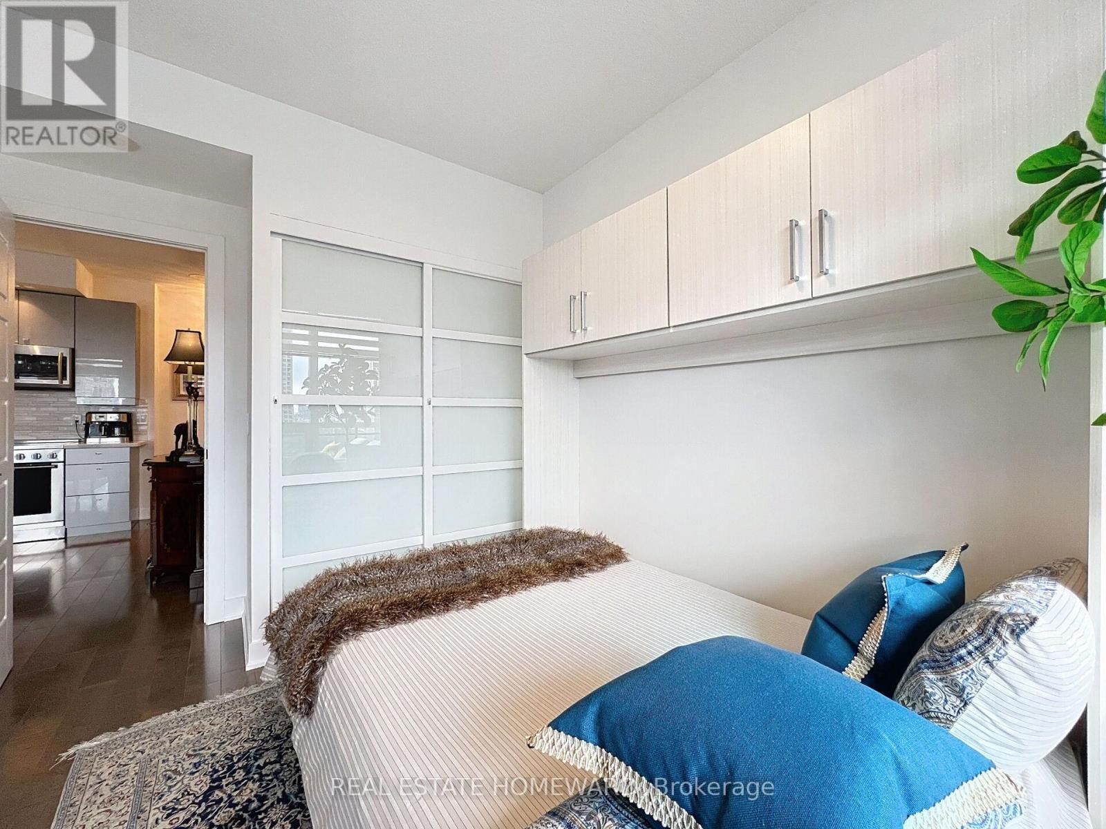 1705 - 28 Linden Street, Toronto, Ontario  M4Y 0A4 - Photo 25 - C12058497