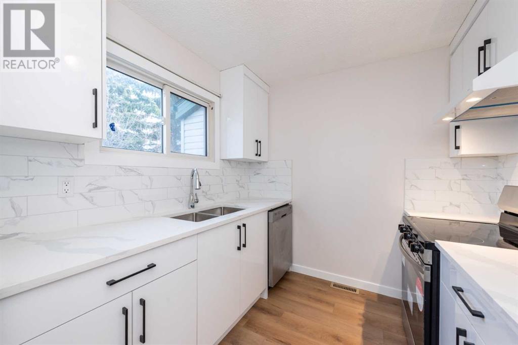Property at 48, 131 Templehill Drive NE image 1