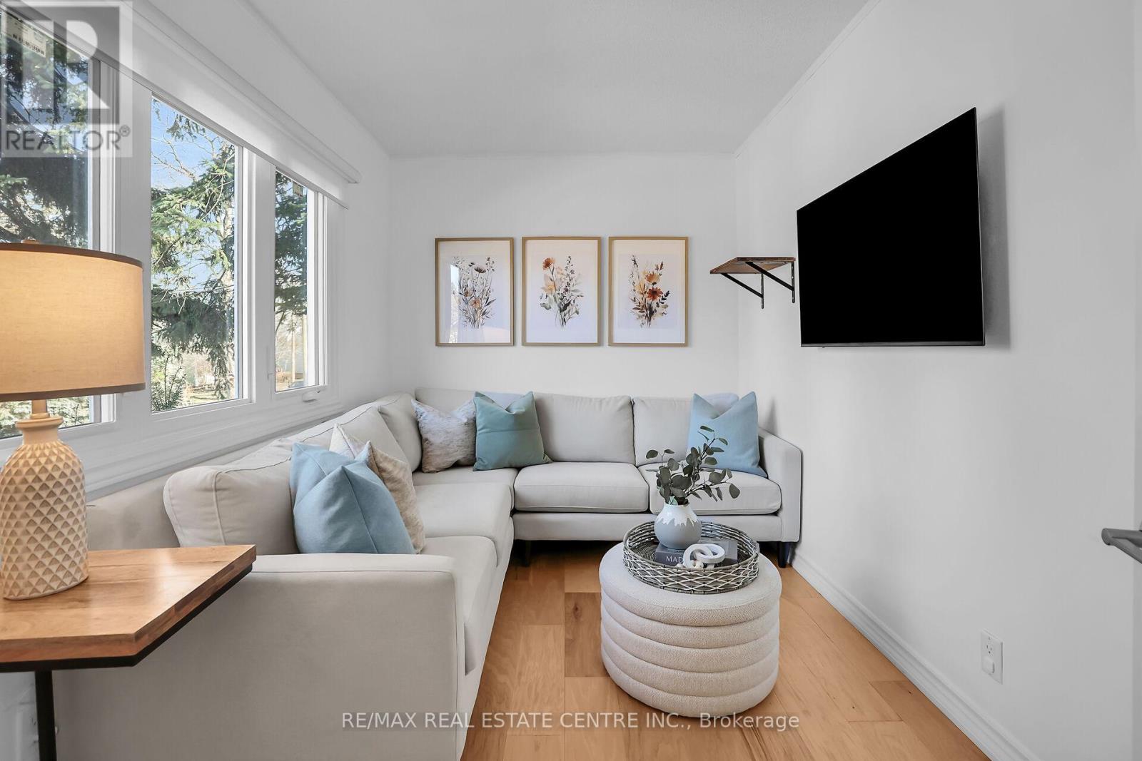 Property at 104 GIBSON STREET image 4
