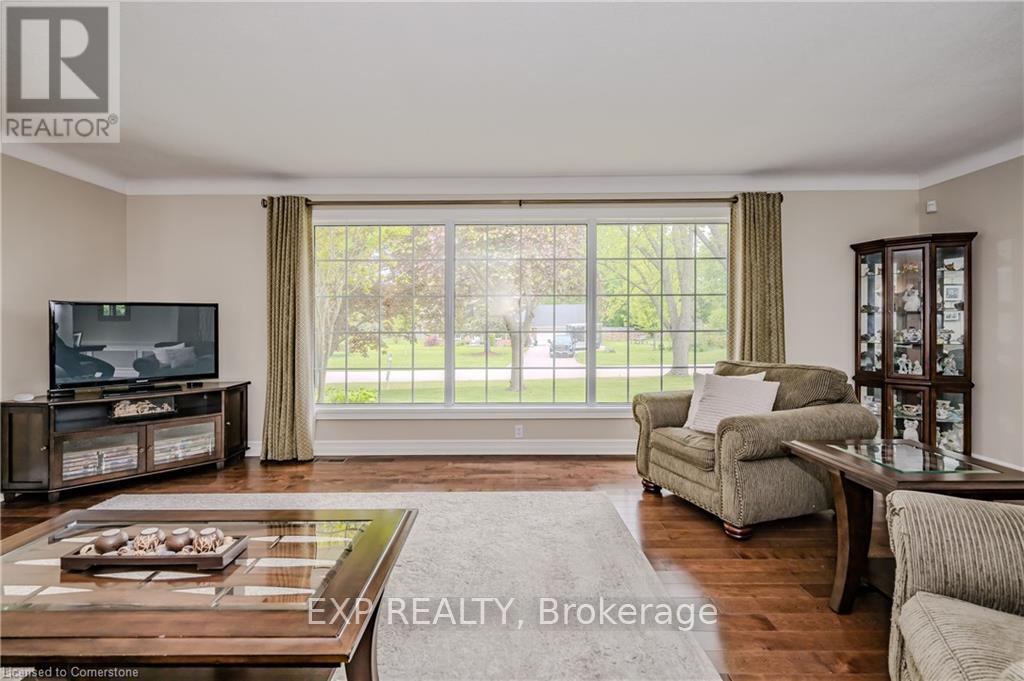 11 Coachman Crescent, Hamilton, Ontario  L8N 2Z7 - Photo 8 - X12058529